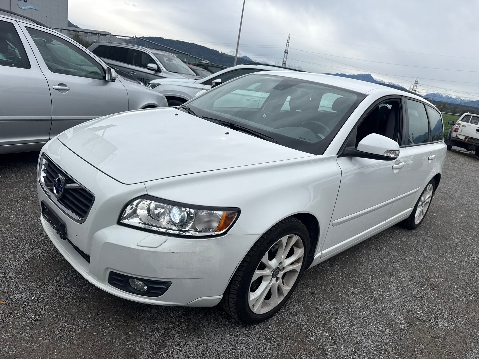 VOLVO V50 2.0 FlexiFuel Business Edition-image-1