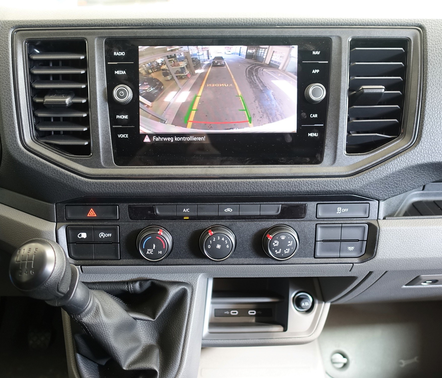 VW Crafter 35 2.0 BiTDI Entry HD L3 RWD-image-7