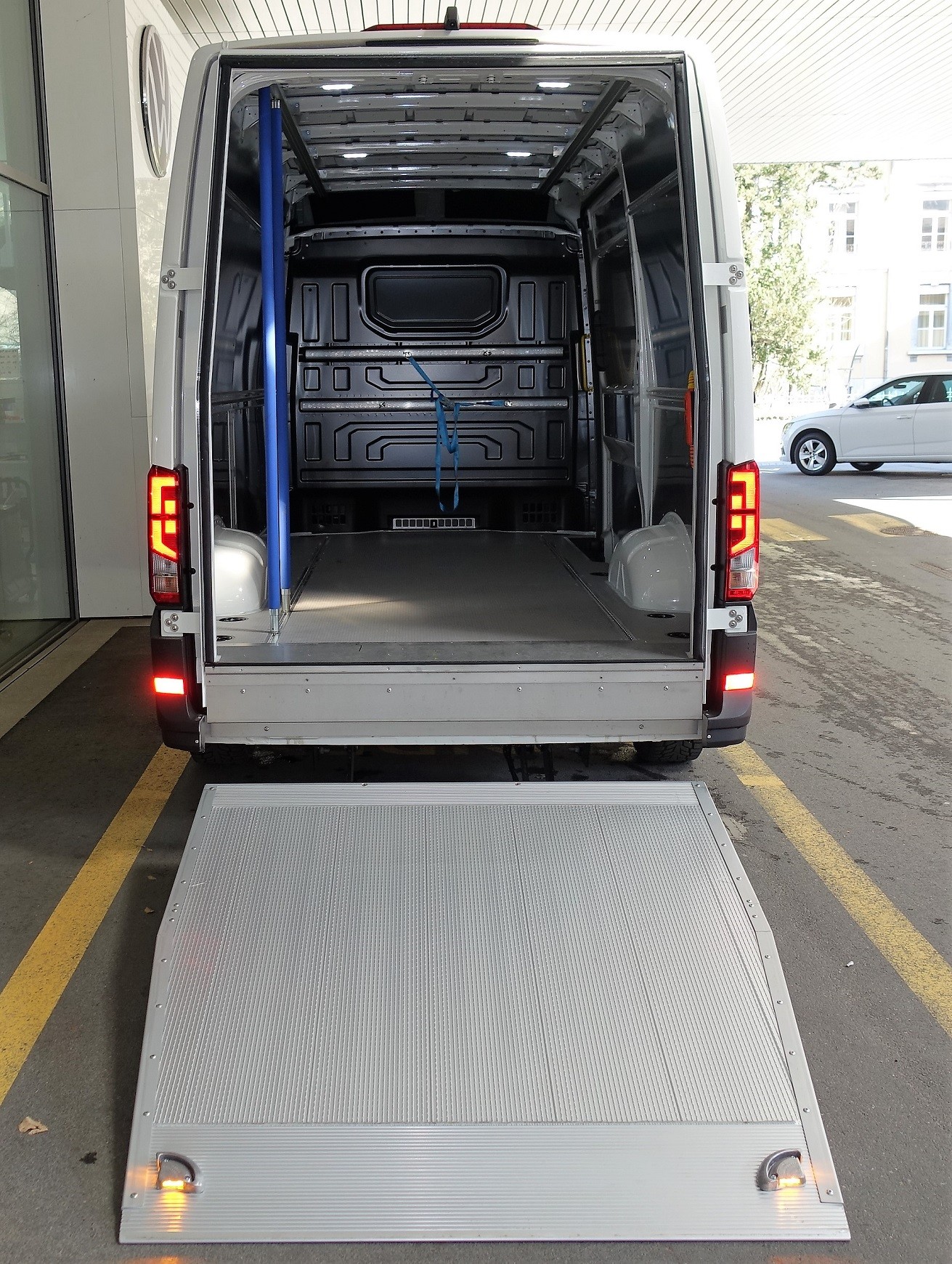 VW Crafter 35 2.0 BiTDI Entry HD L3 RWD-image-4
