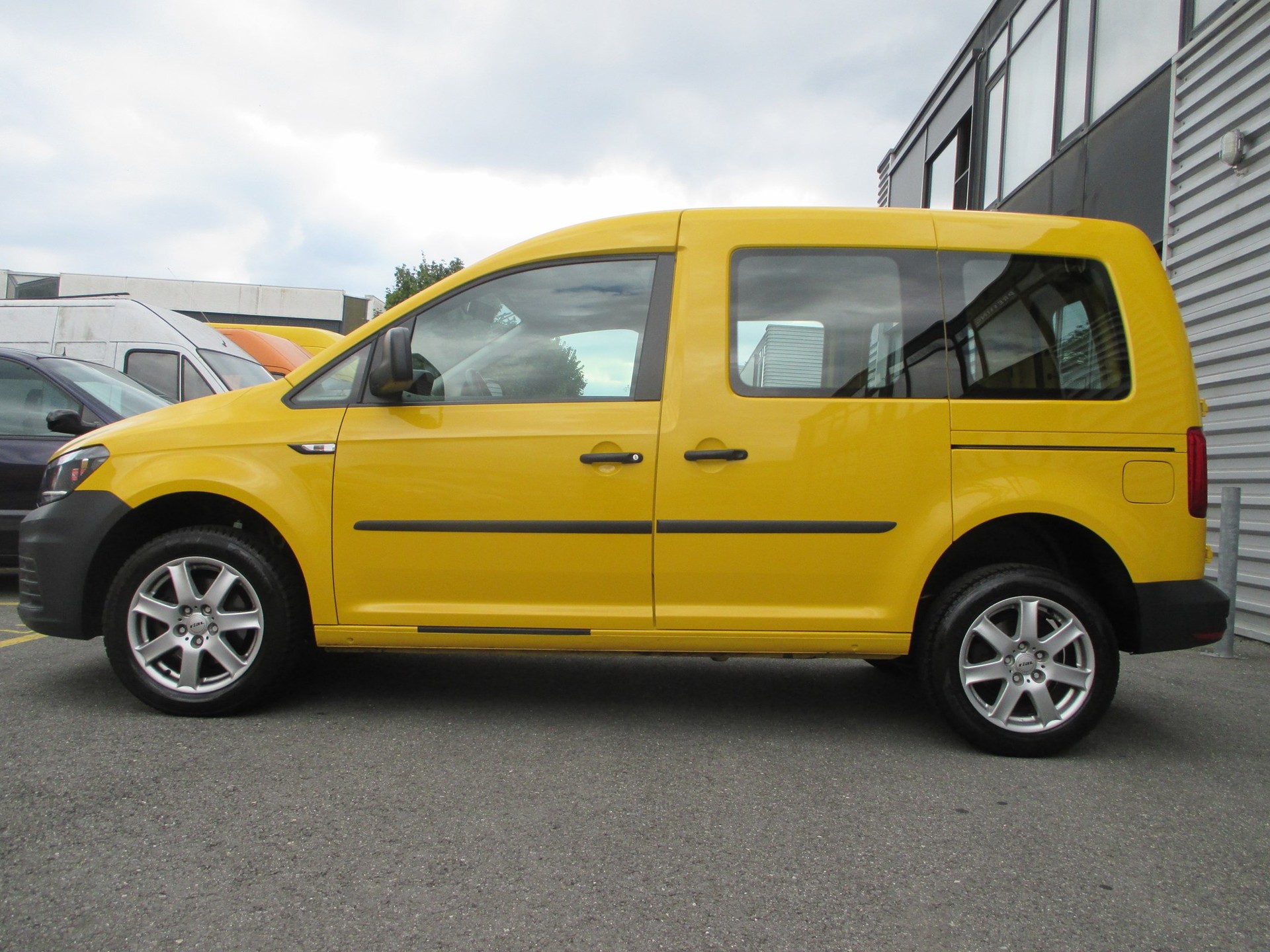 VW Caddy 2.0TDI - 4X4 Traction intégrale-image-6