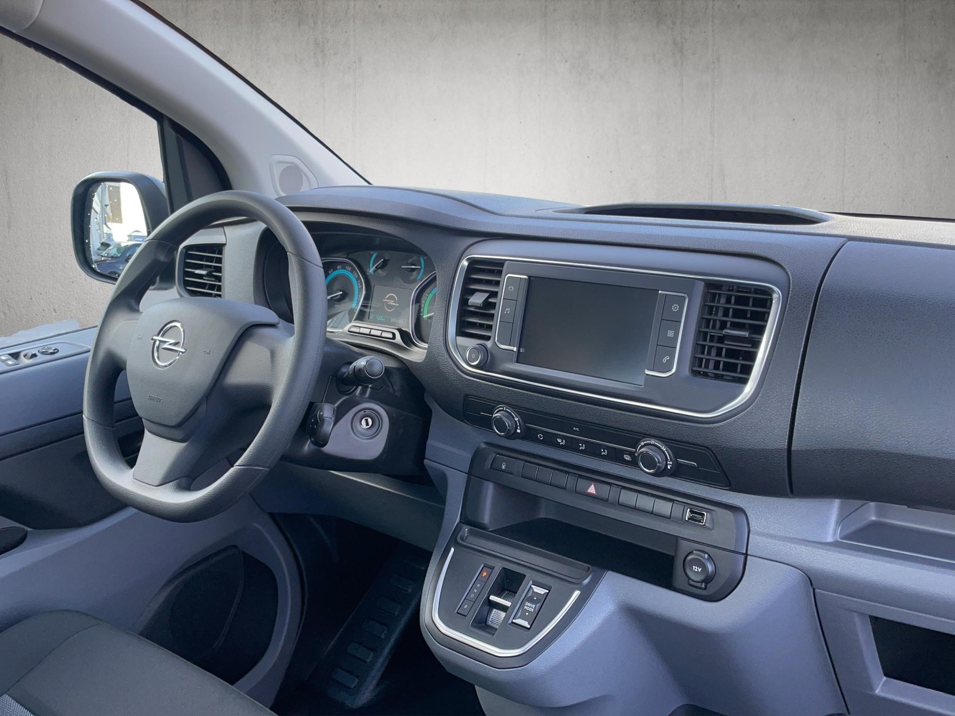 OPEL Vivaro-e Brücke 2.7 t M 75kWh Essentia-image-10