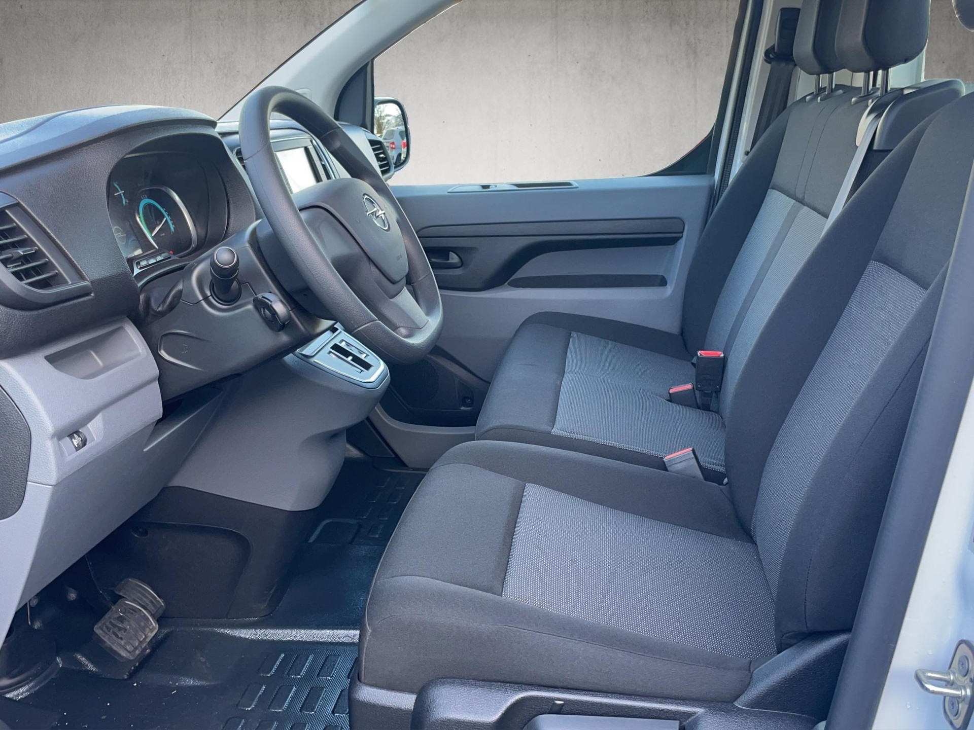 OPEL Vivaro-e Brücke 2.7 t M 75kWh Essentia-image-8