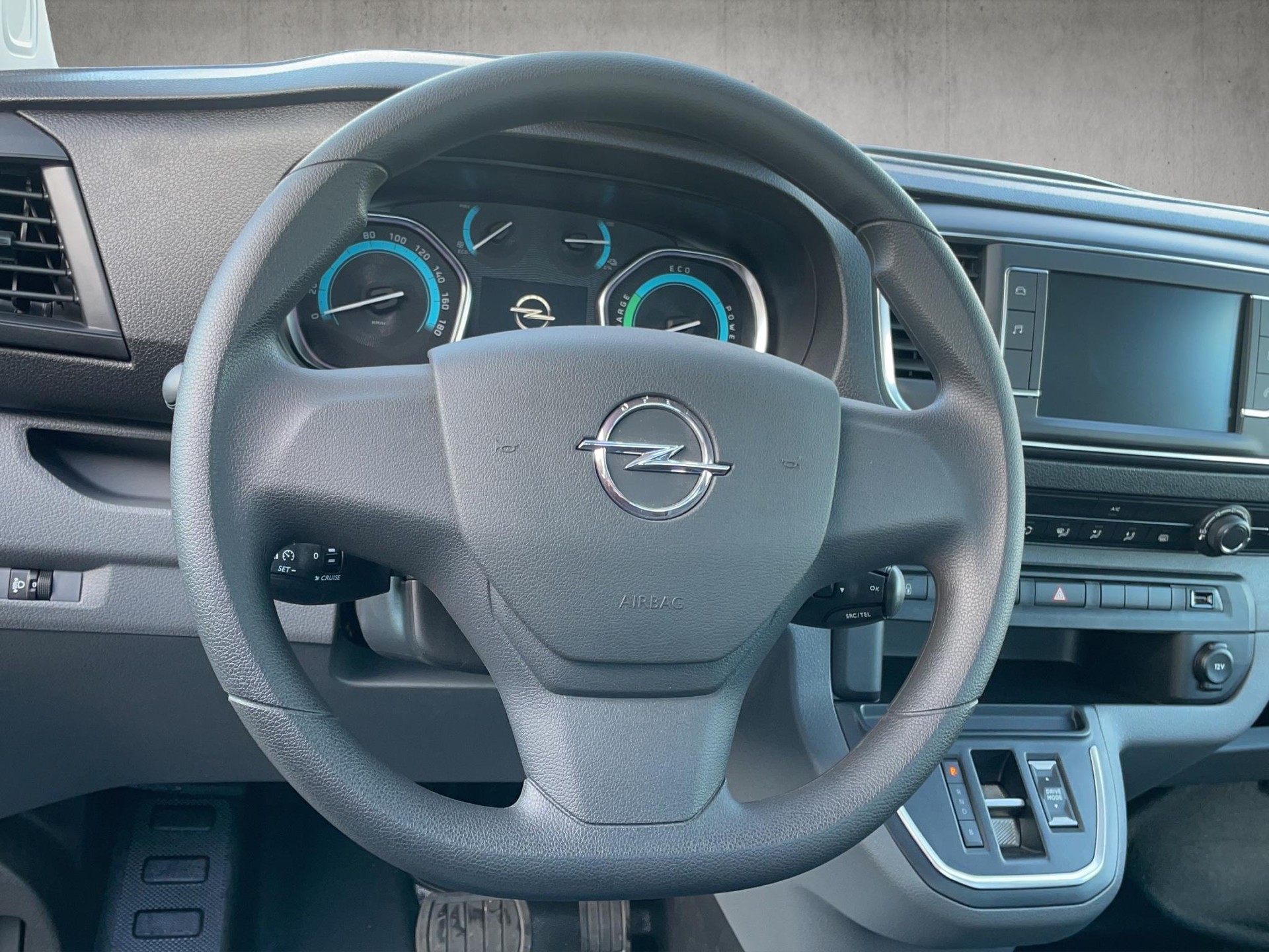 OPEL Vivaro-e Brücke 2.7 t M 75kWh Essentia-image-9