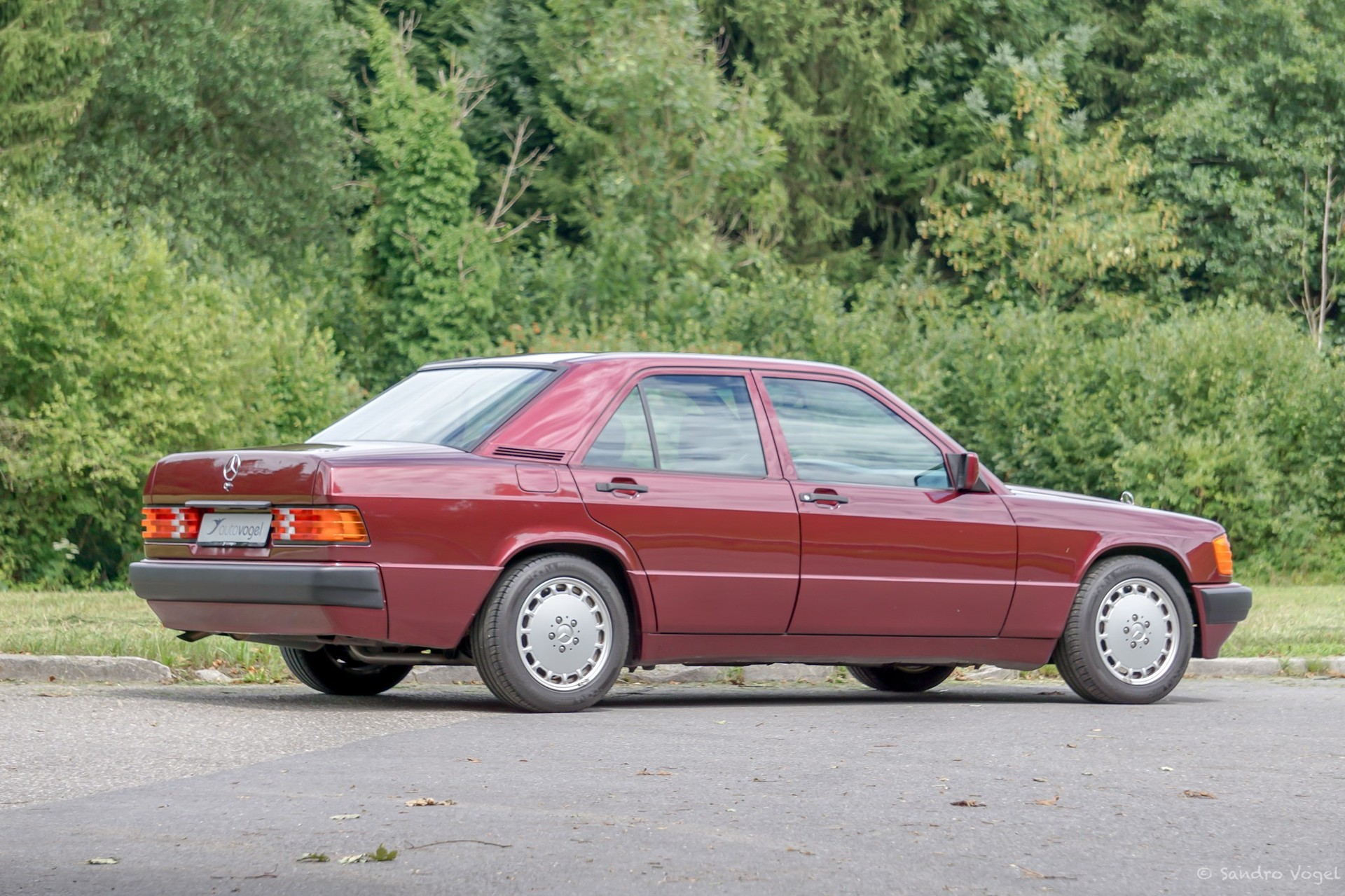 MERCEDES-BENZ 190 E 1.8 Avantgarde rosso Nr. 208/280-image-1