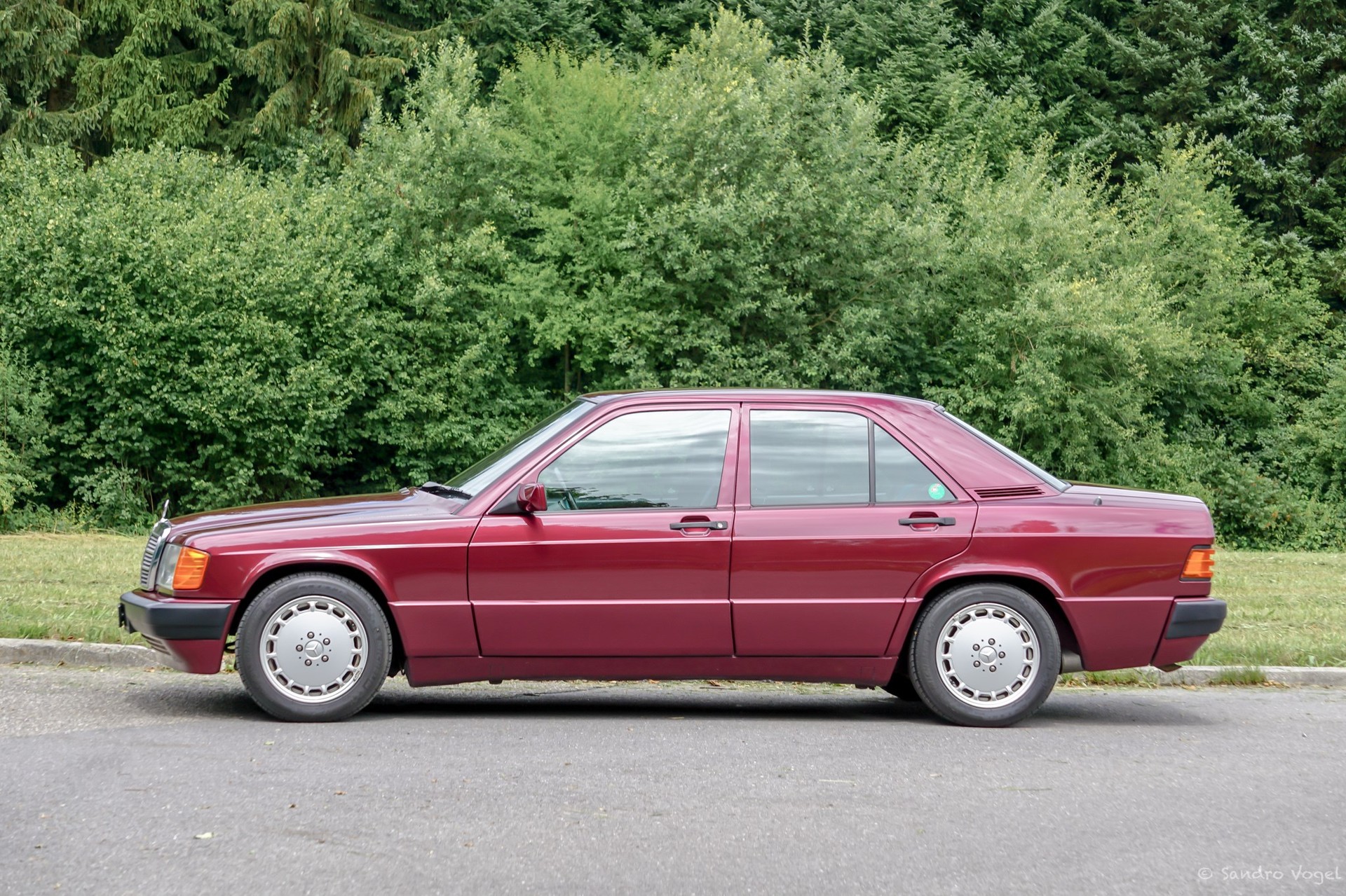 MERCEDES-BENZ 190 E 1.8 Avantgarde rosso Nr. 208/280-image-6