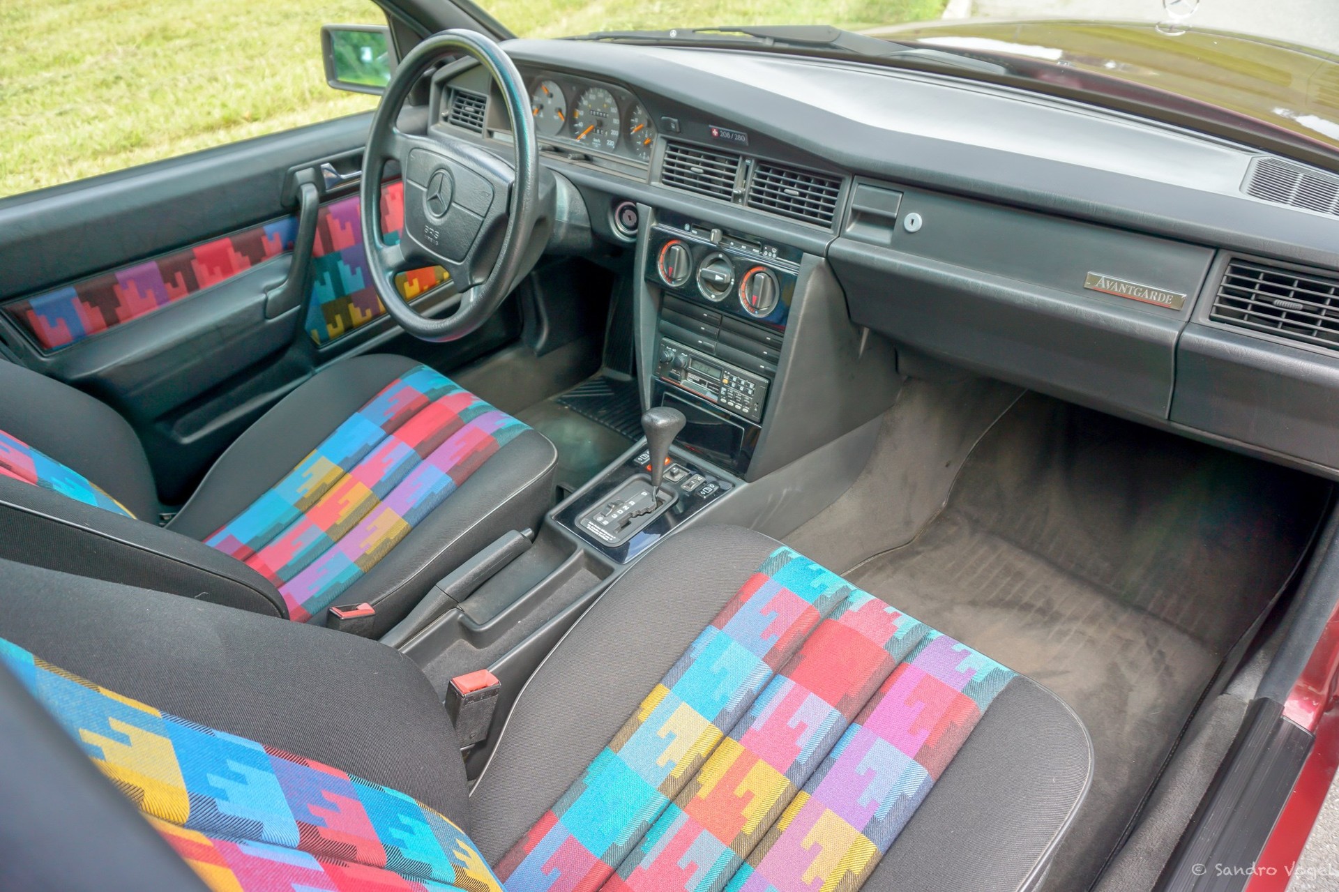 MERCEDES-BENZ 190 E 1.8 Avantgarde rosso Nr. 208/280-image-8