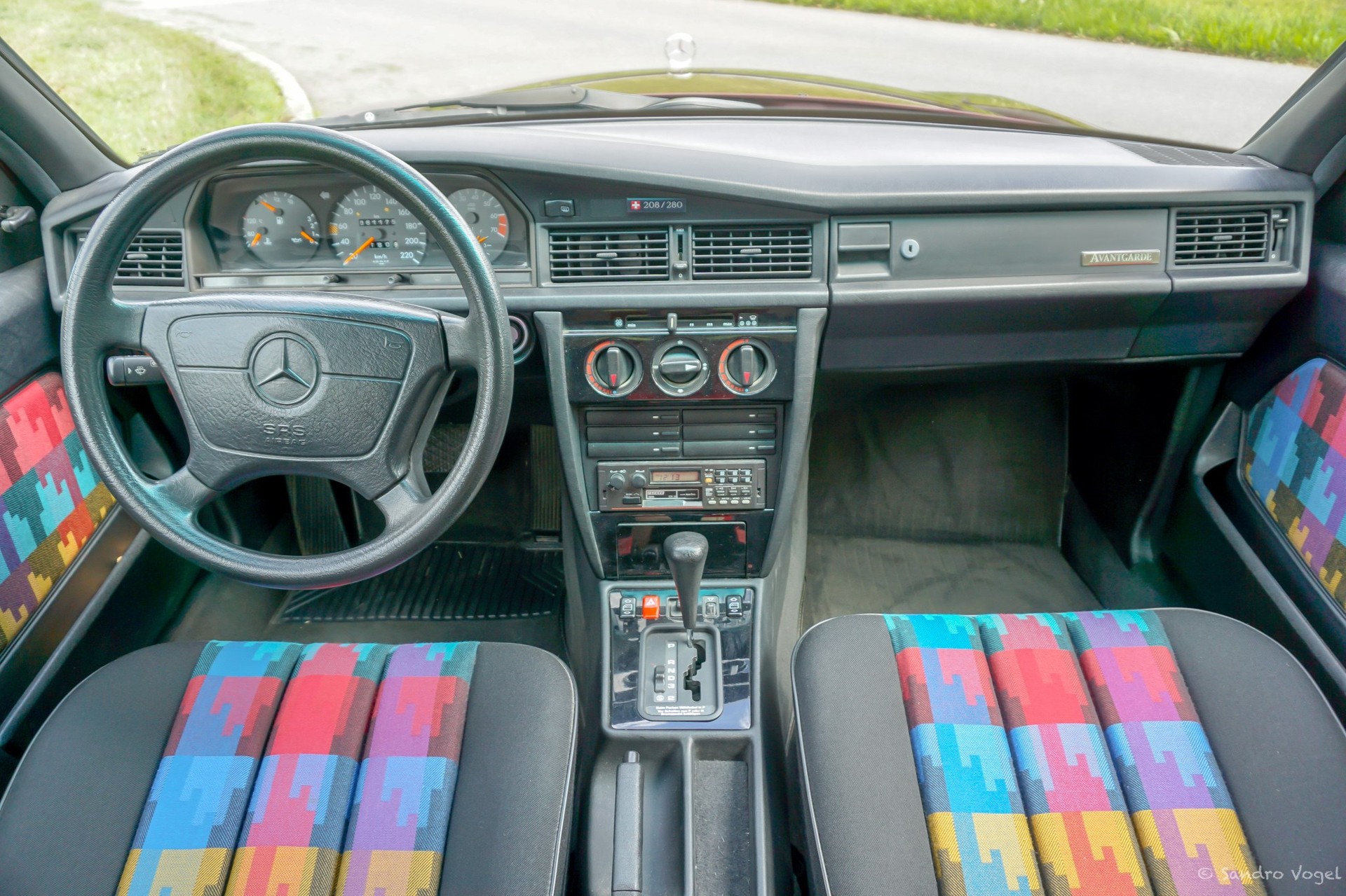 MERCEDES-BENZ 190 E 1.8 Avantgarde rosso Nr. 208/280-image-7