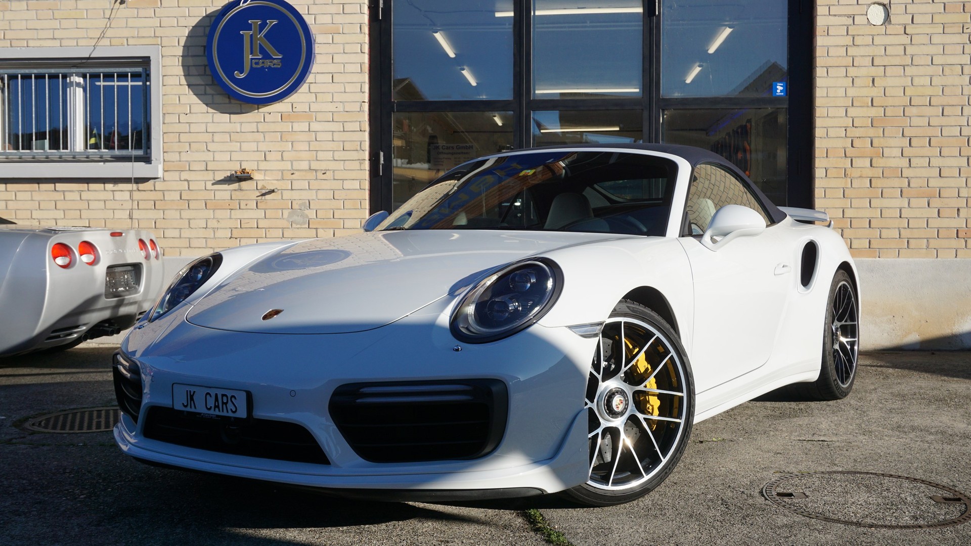 PORSCHE 911 Turbo S Cabrio PDK-image-1