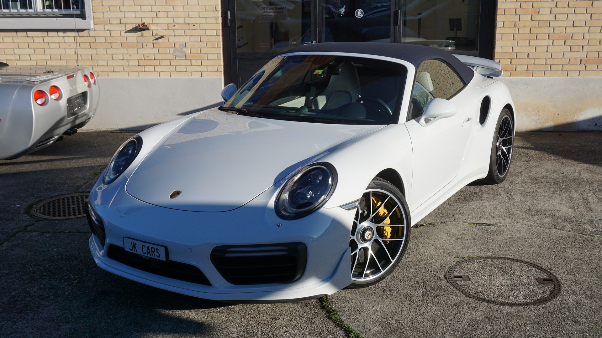 PORSCHE 911 Turbo S Cabrio PDK-image-3