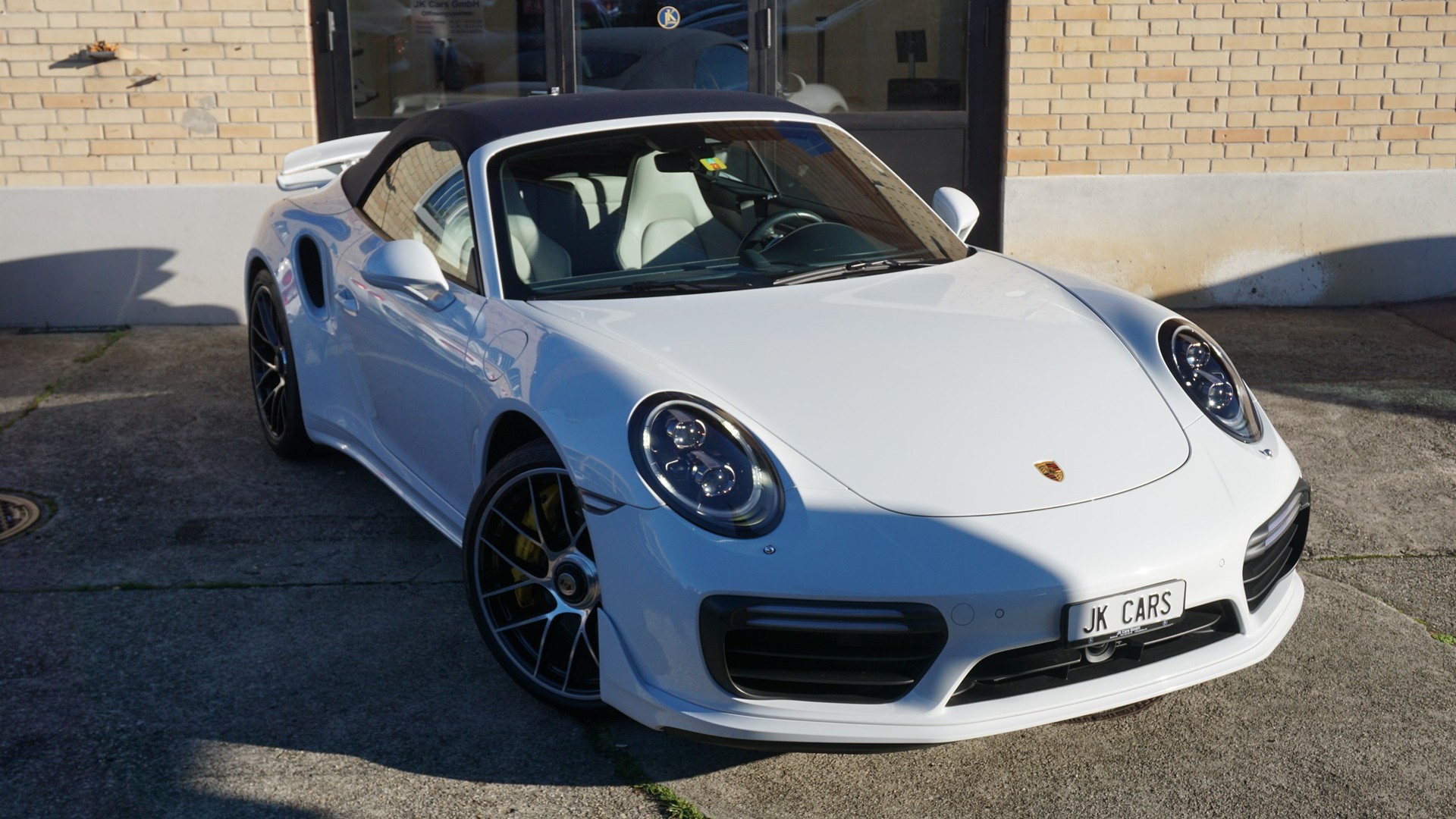 PORSCHE 911 Turbo S Cabrio PDK-image-2