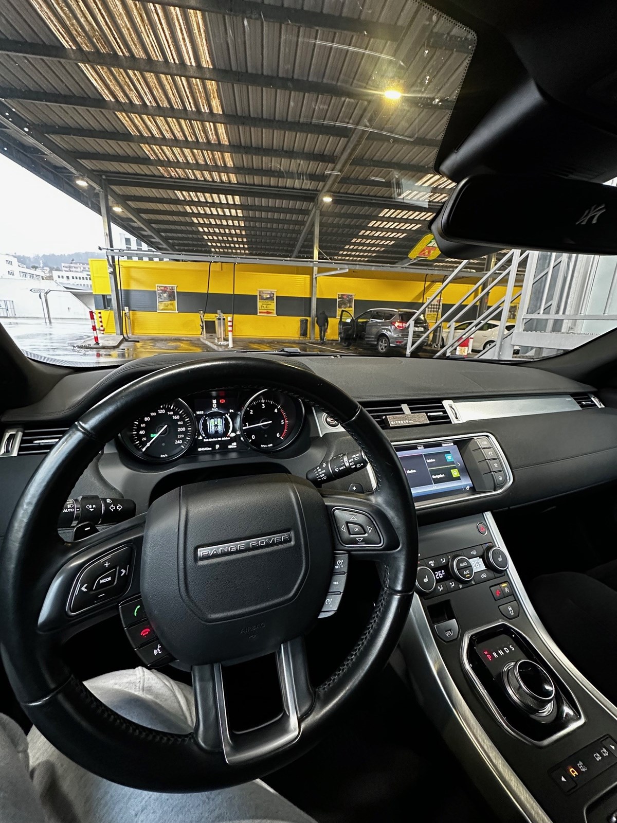 LAND ROVER Range Rover Evoque 2.0 TD4 Pure AT9-image-11