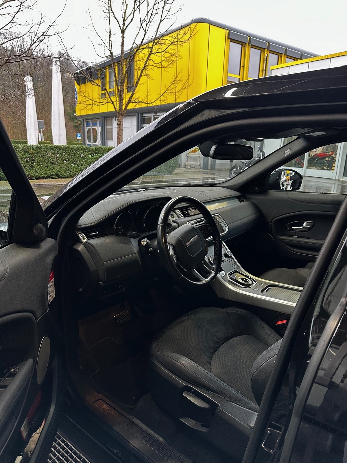 LAND ROVER Range Rover Evoque 2.0 TD4 Pure AT9-image-12