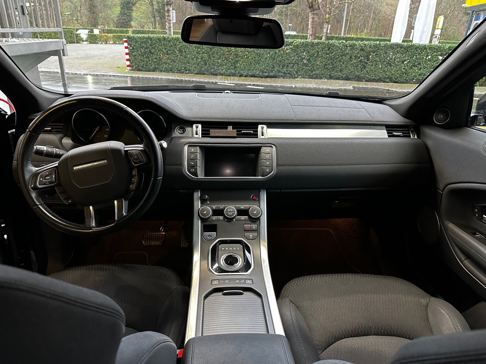 LAND ROVER Range Rover Evoque 2.0 TD4 Pure AT9-image-10