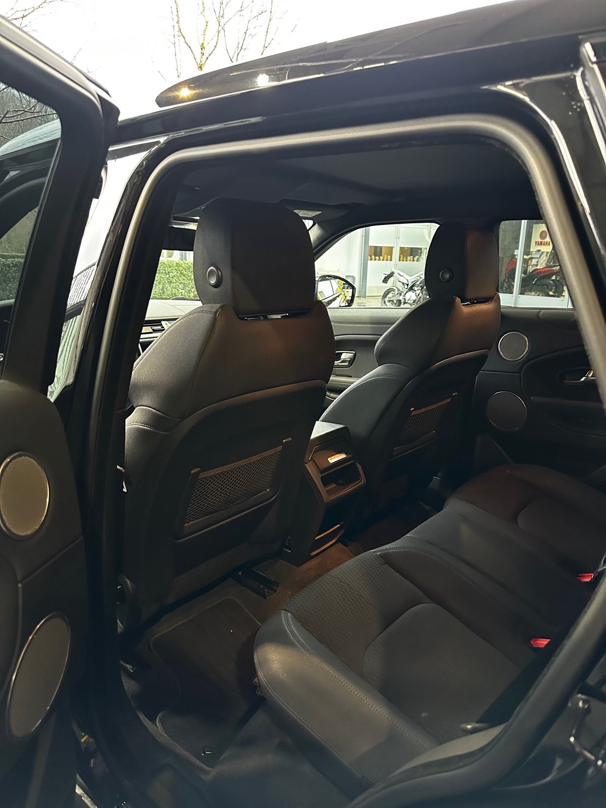 LAND ROVER Range Rover Evoque 2.0 TD4 Pure AT9-image-14