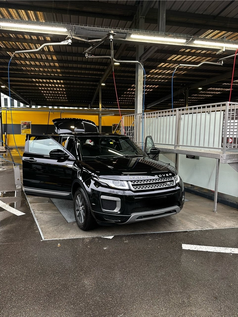 LAND ROVER Range Rover Evoque 2.0 TD4 Pure AT9-image-4