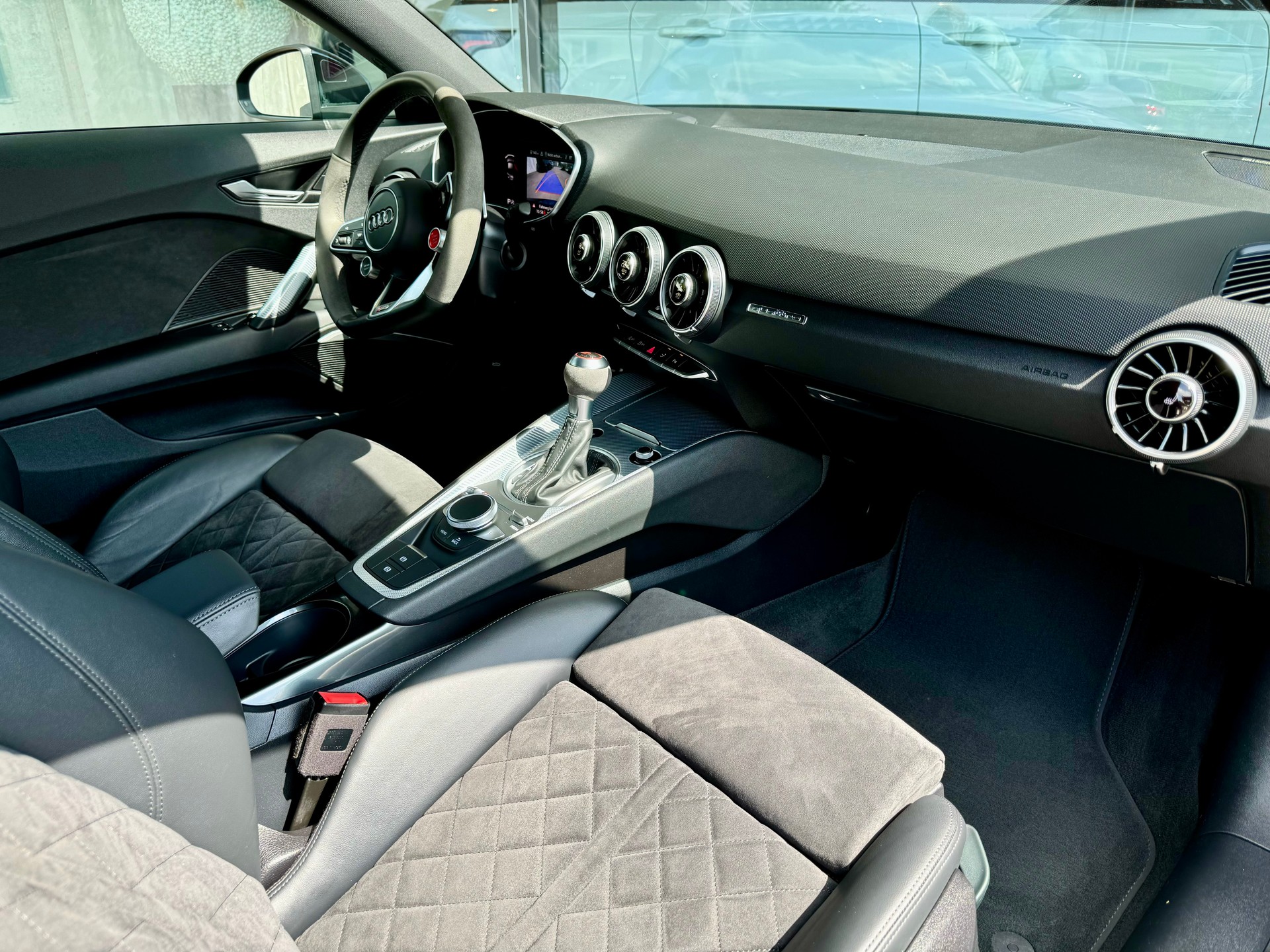 AUDI TT Coupé TTRS quattro S-tronic-image-15