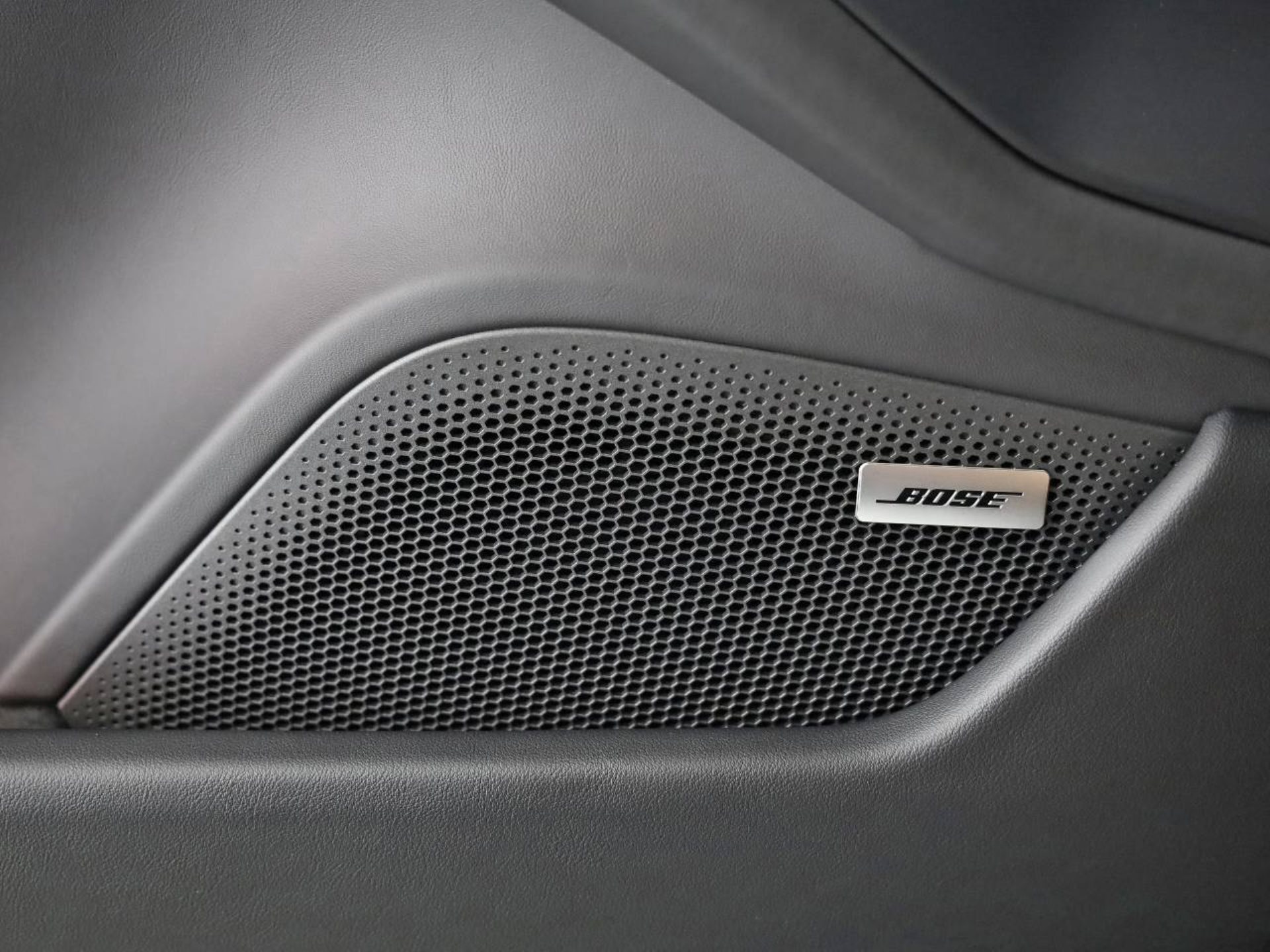 PORSCHE Taycan-image-18