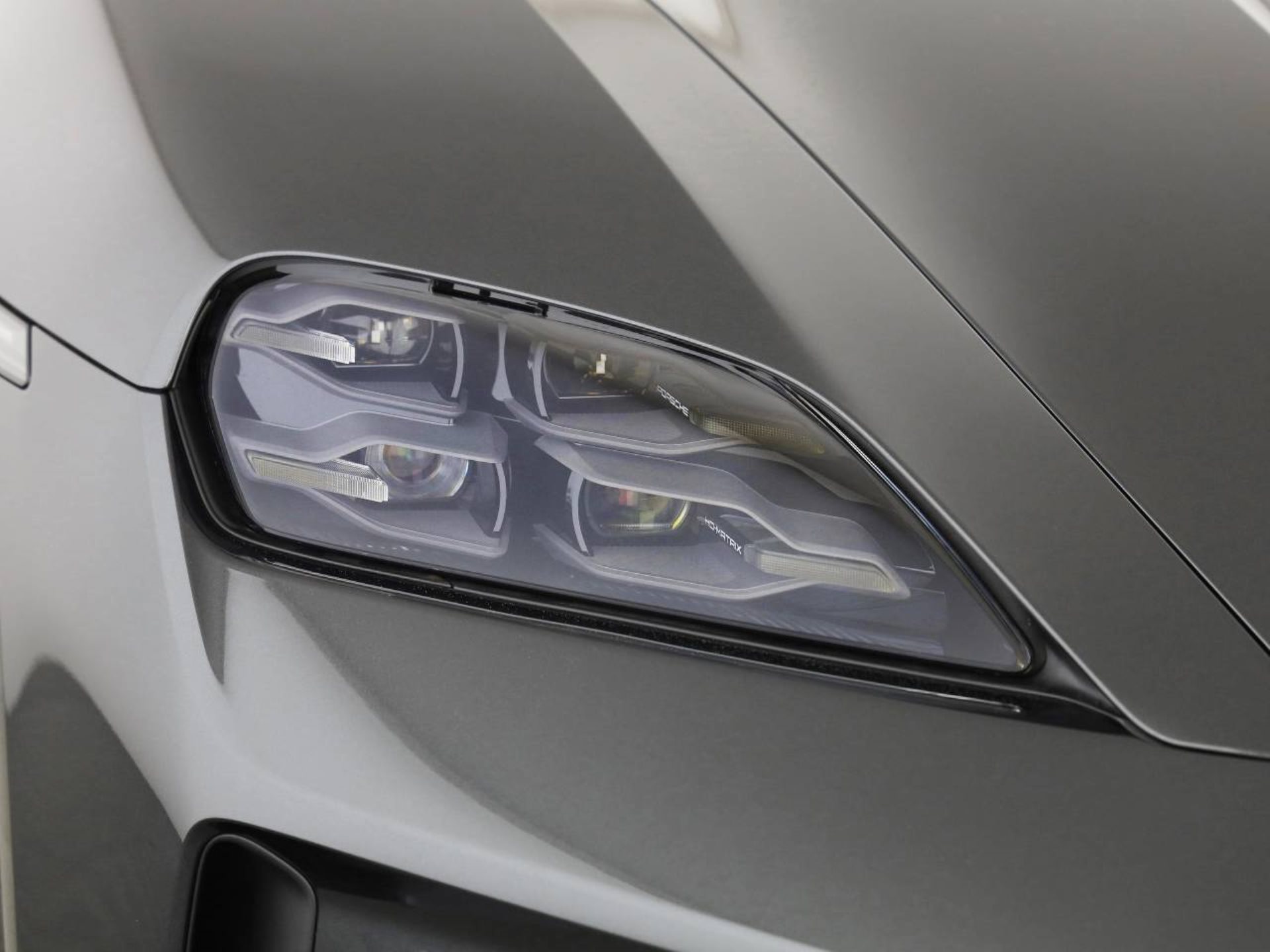 PORSCHE Taycan-image-19