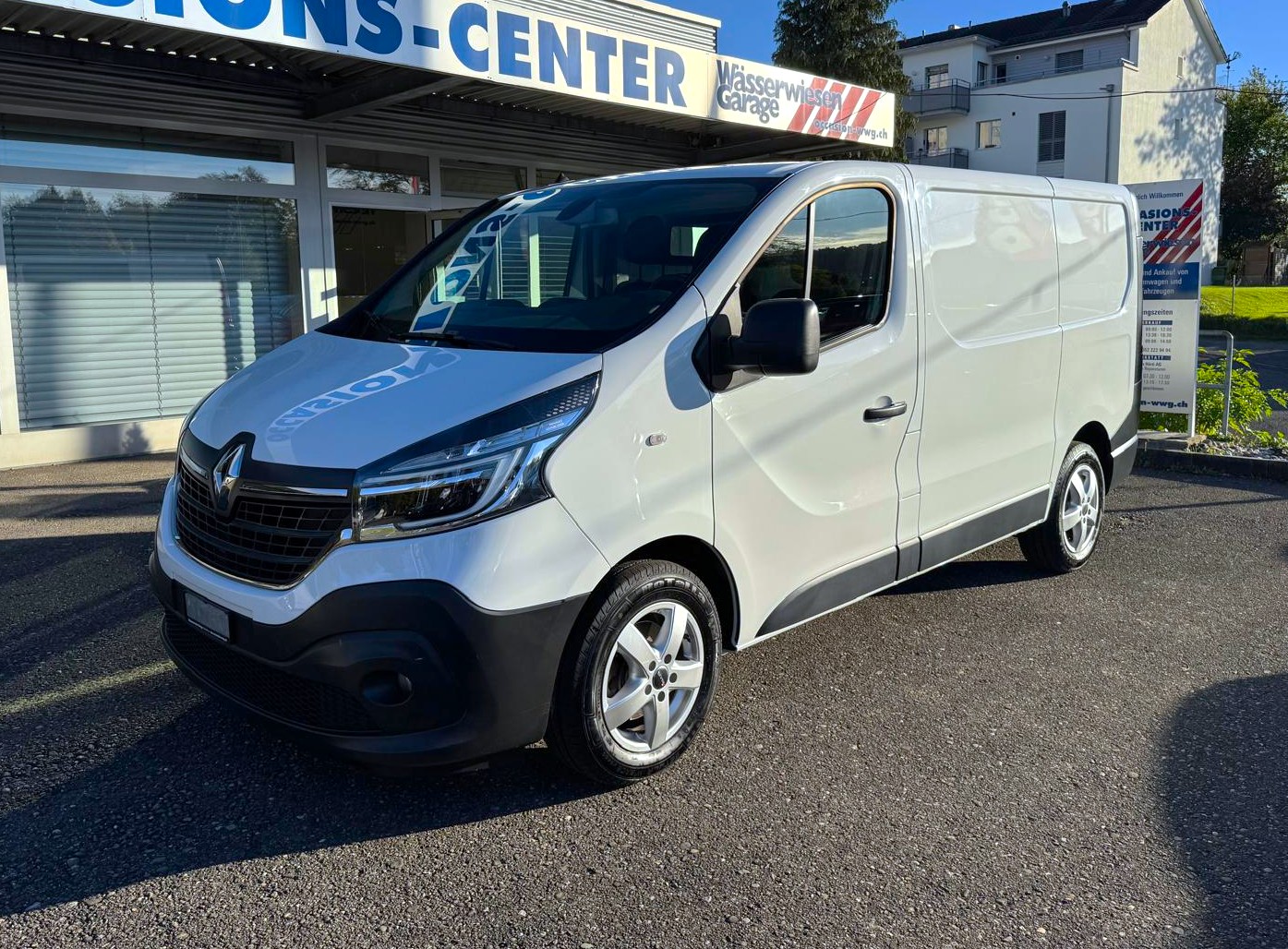 RENAULT Trafic Ene dCi120 2.0 Bus L1H1 Erhöhte Nutzlast 1601 KG-image-0