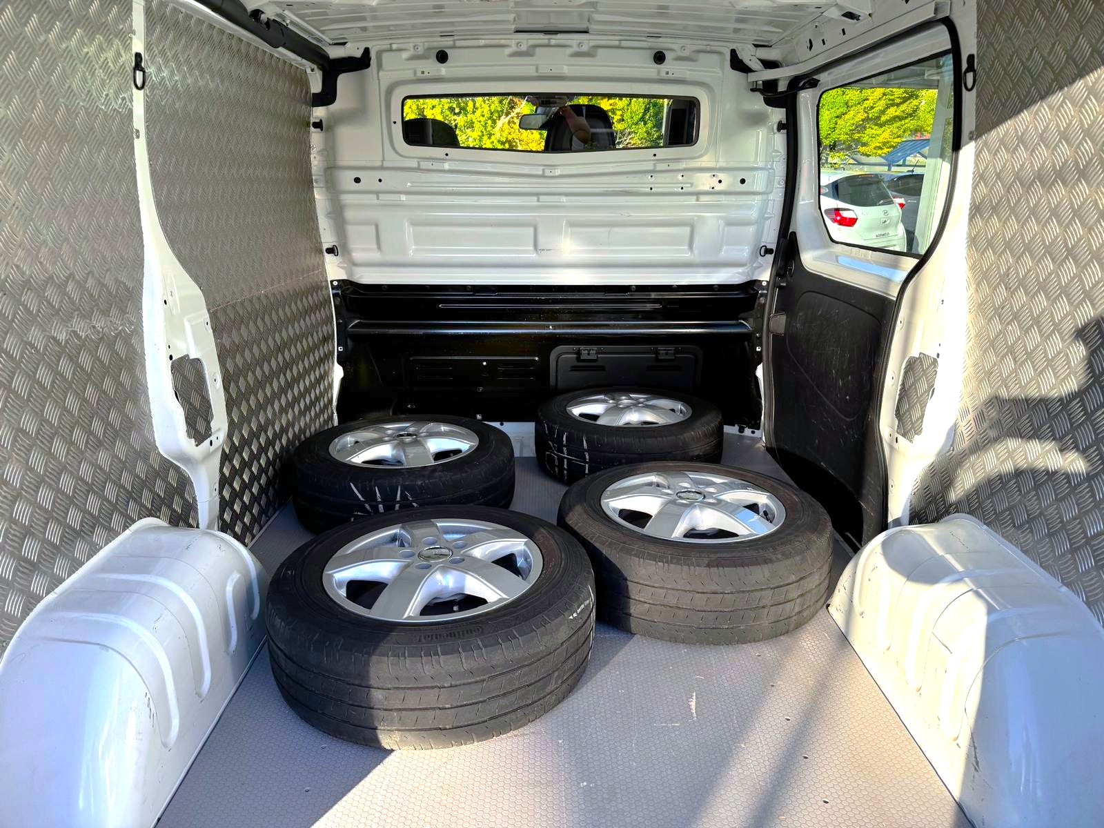 RENAULT Trafic Ene dCi120 2.0 Bus L1H1 Erhöhte Nutzlast 1601 KG-image-16