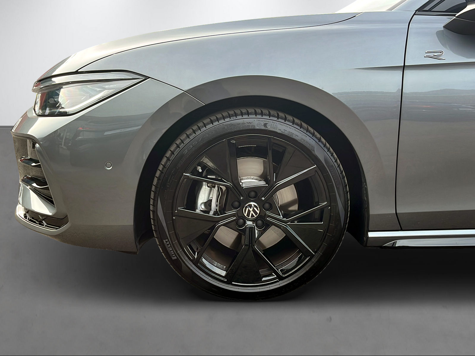 VW Passat Variant 2.0 TDI R-Line DSG 4motion-image-4