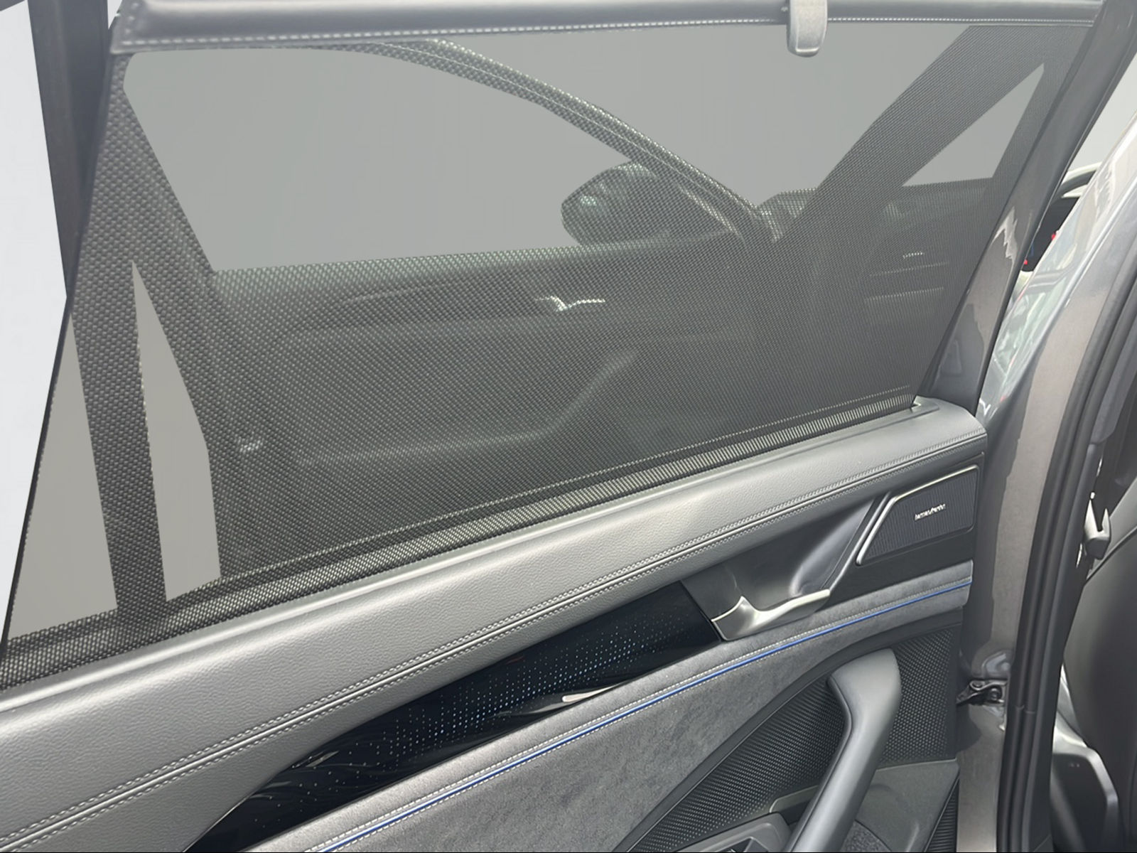 VW Passat Variant 2.0 TDI R-Line DSG 4motion-image-15