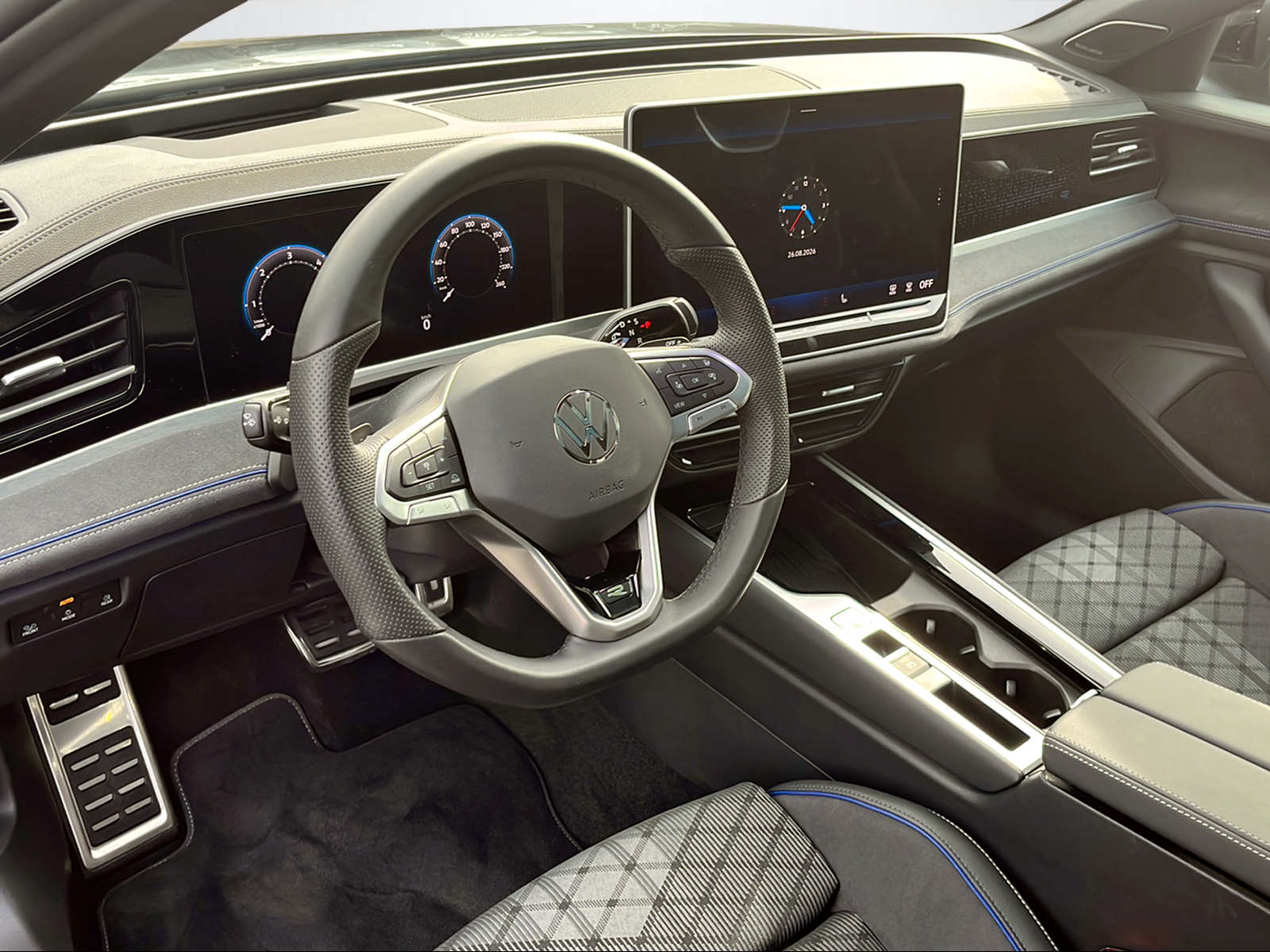 VW Passat Variant 2.0 TDI R-Line DSG 4motion-image-10