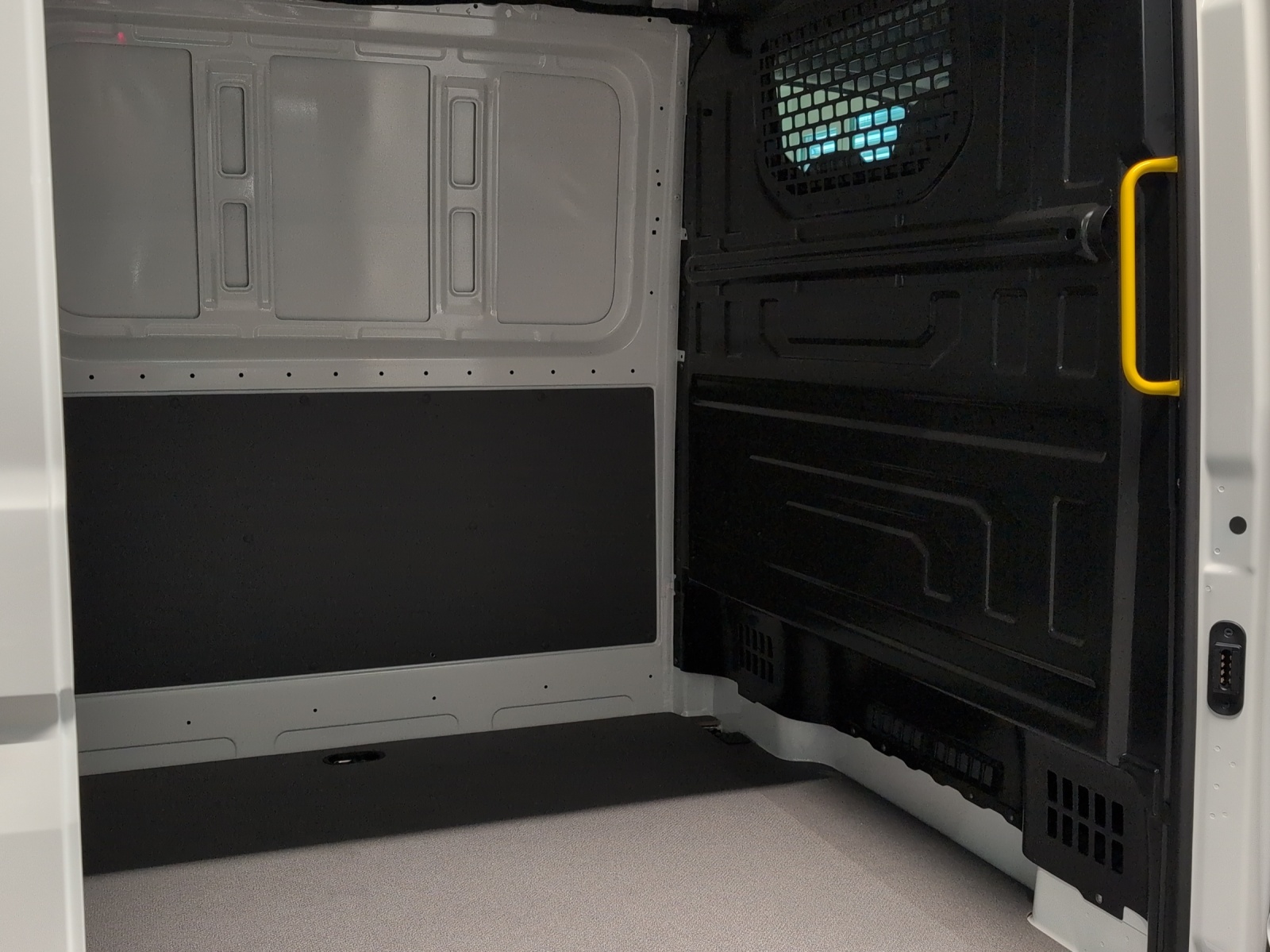 VW Crafter 35 2.0 BiTDI Entry L3 A-image-8