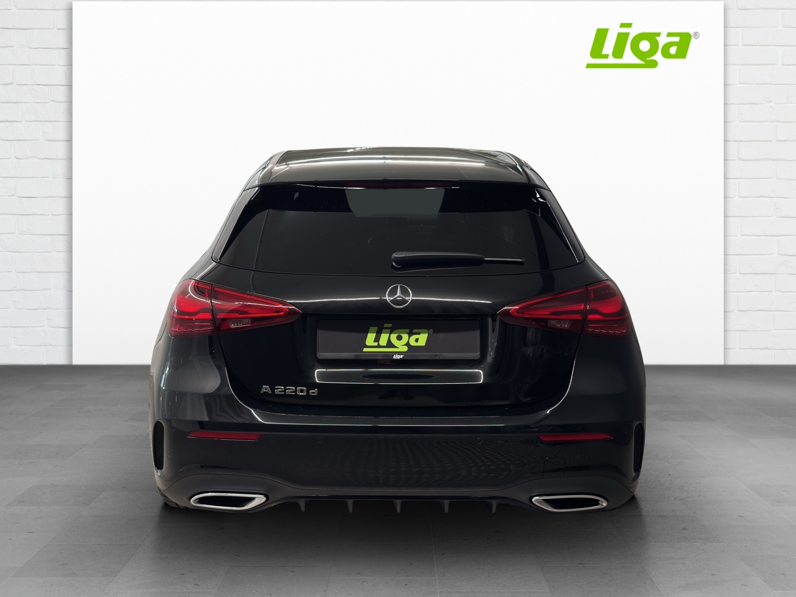MERCEDES-BENZ A 220 d AMG Line-image-4