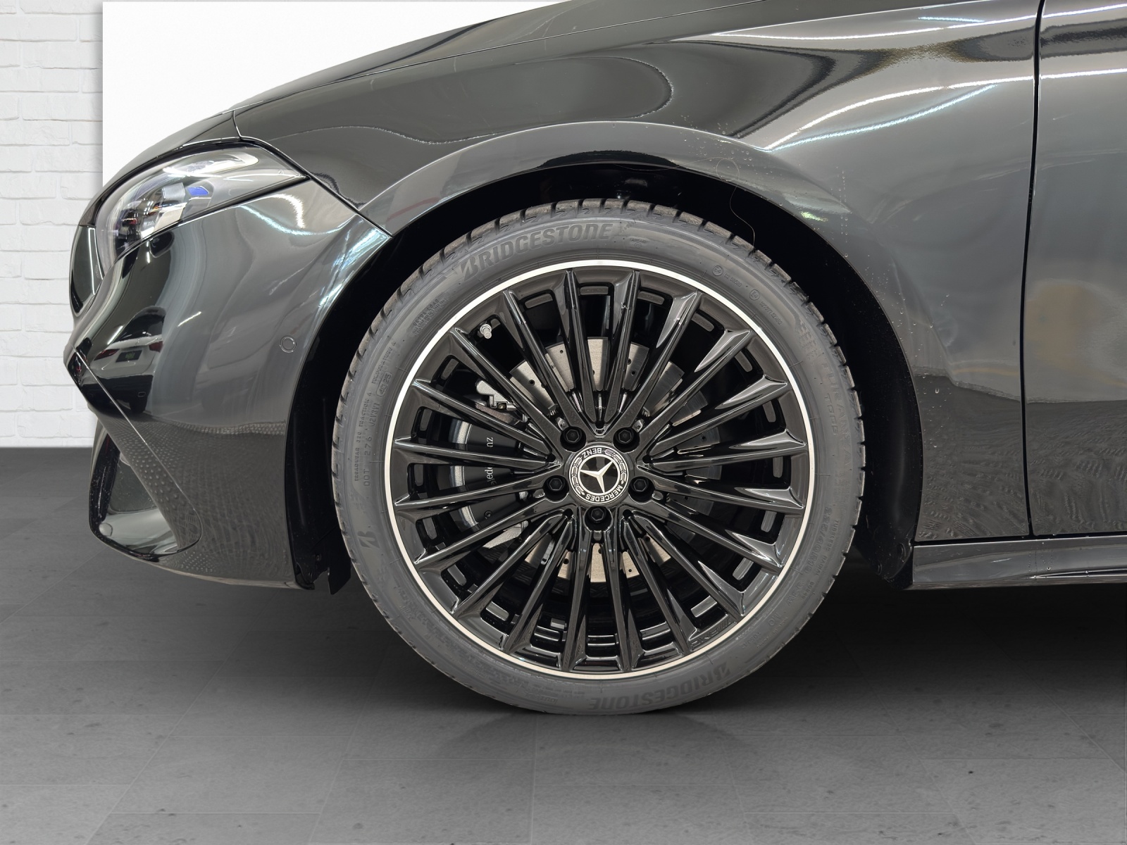 MERCEDES-BENZ A 220 d AMG Line-image-5