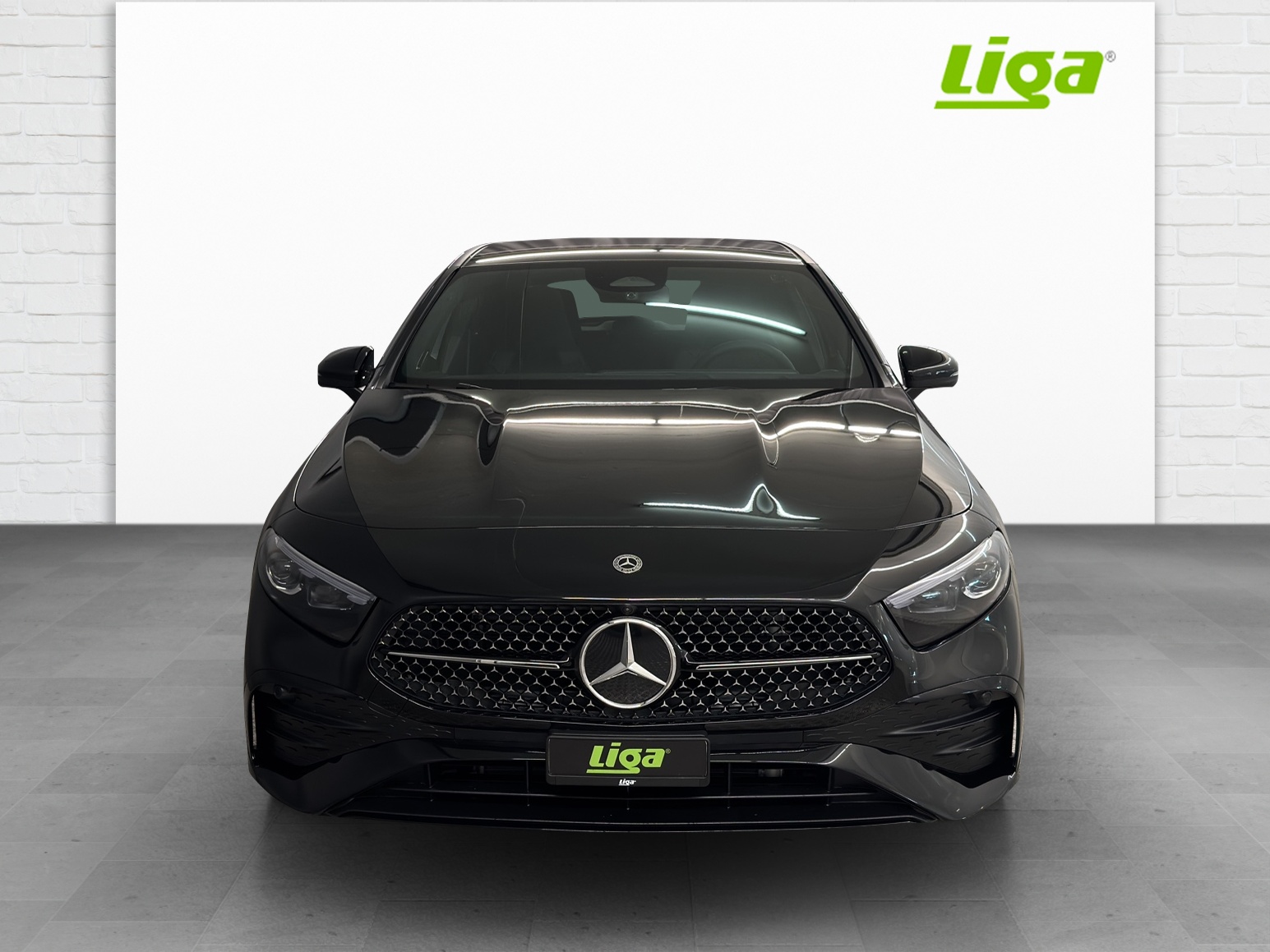 MERCEDES-BENZ A 220 d AMG Line-image-2