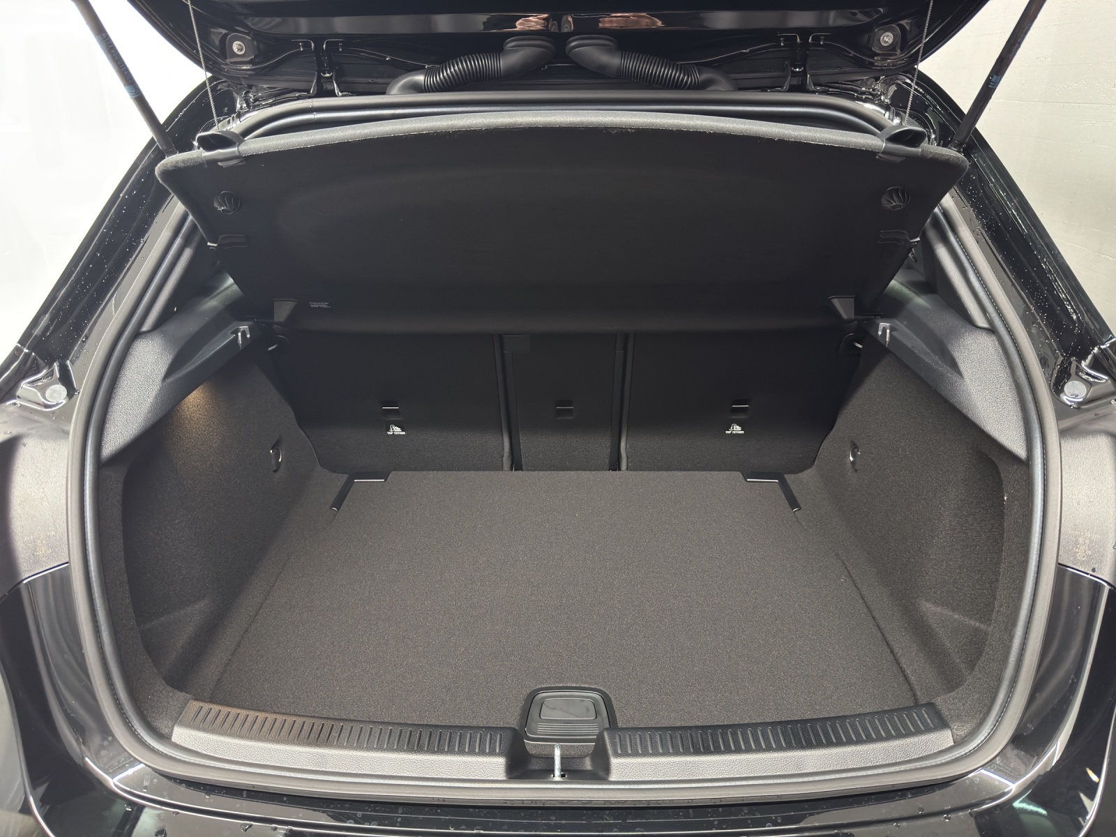 MERCEDES-BENZ A 220 d AMG Line-image-10