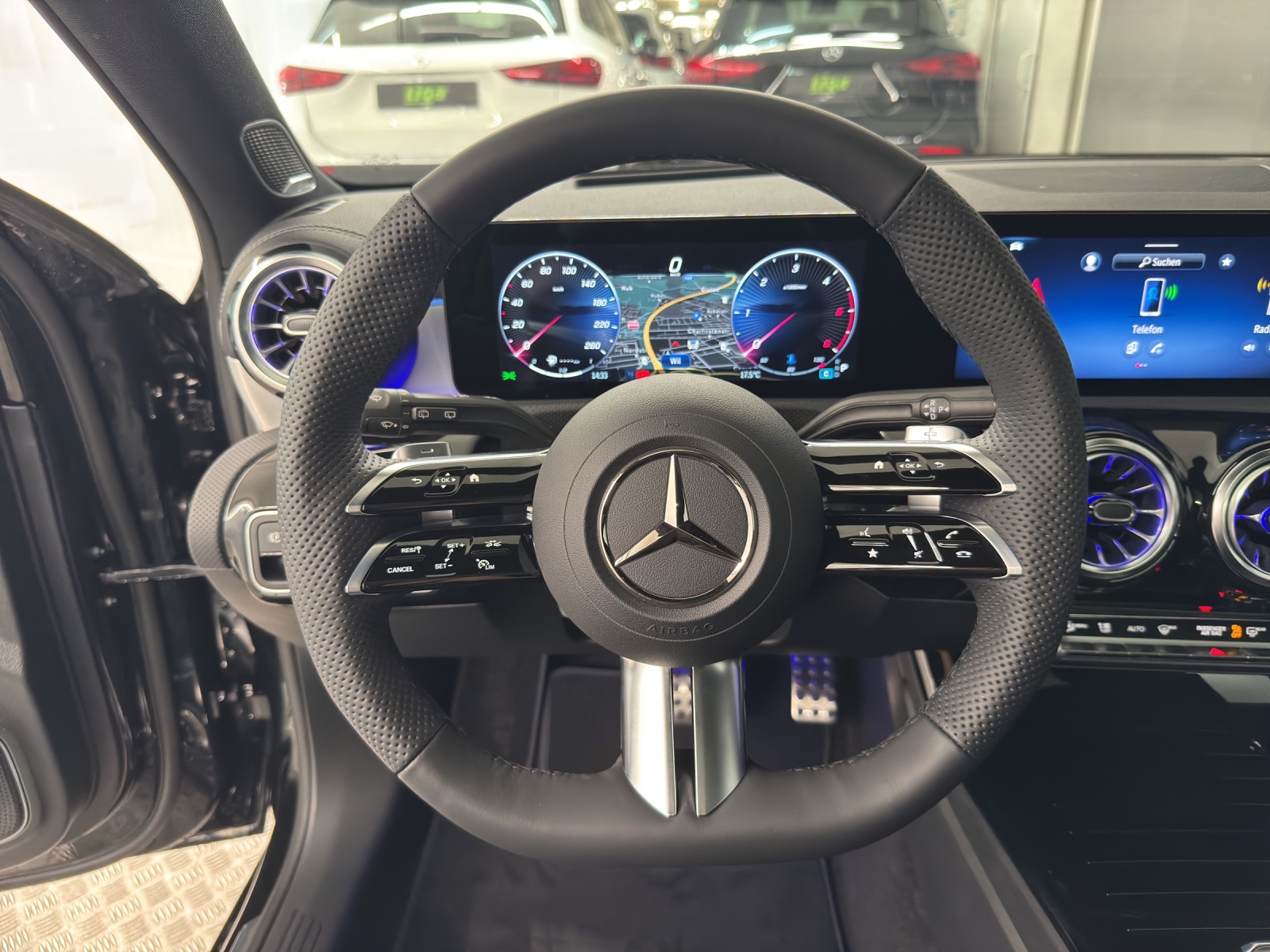 MERCEDES-BENZ A 220 d AMG Line-image-14