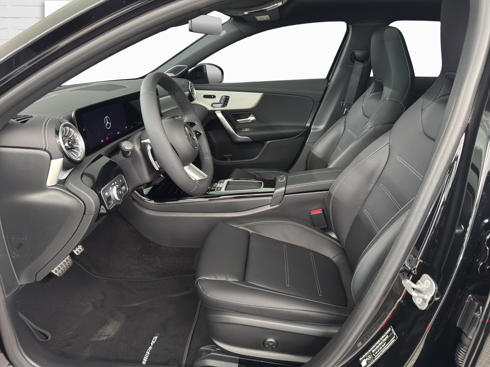 MERCEDES-BENZ A 220 d AMG Line-image-6