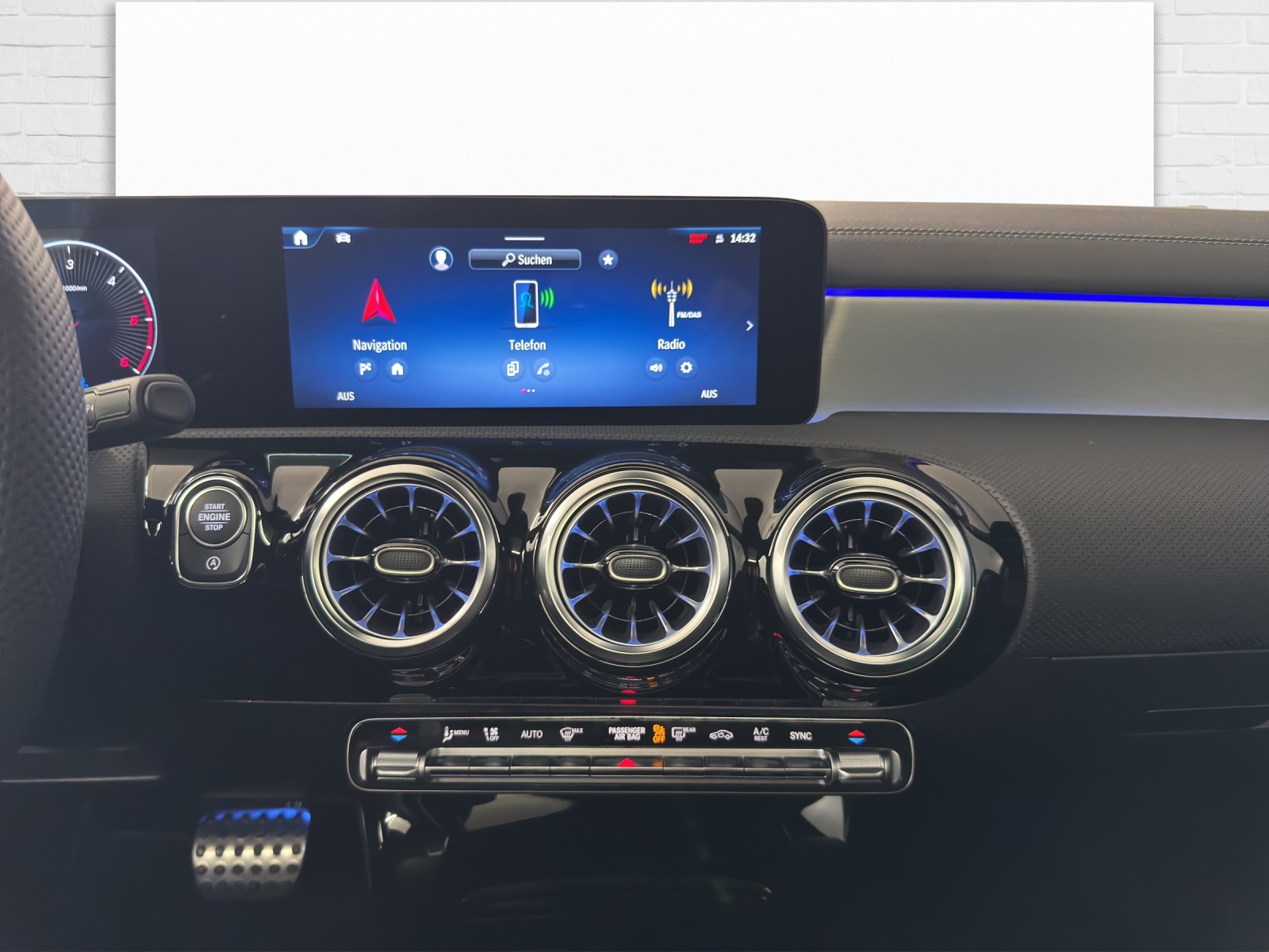 MERCEDES-BENZ A 220 d AMG Line-image-8