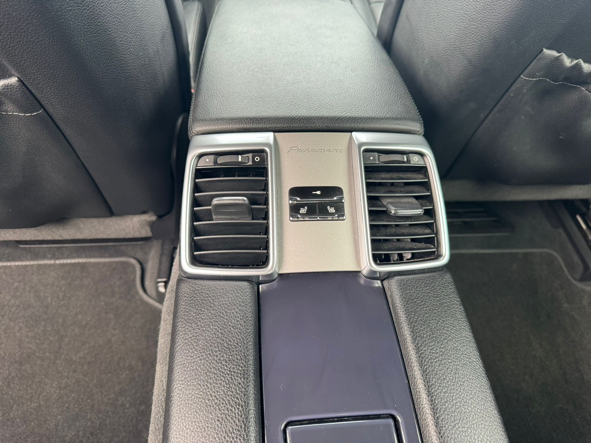 PORSCHE Panamera 4 3.6 PDK-image-15