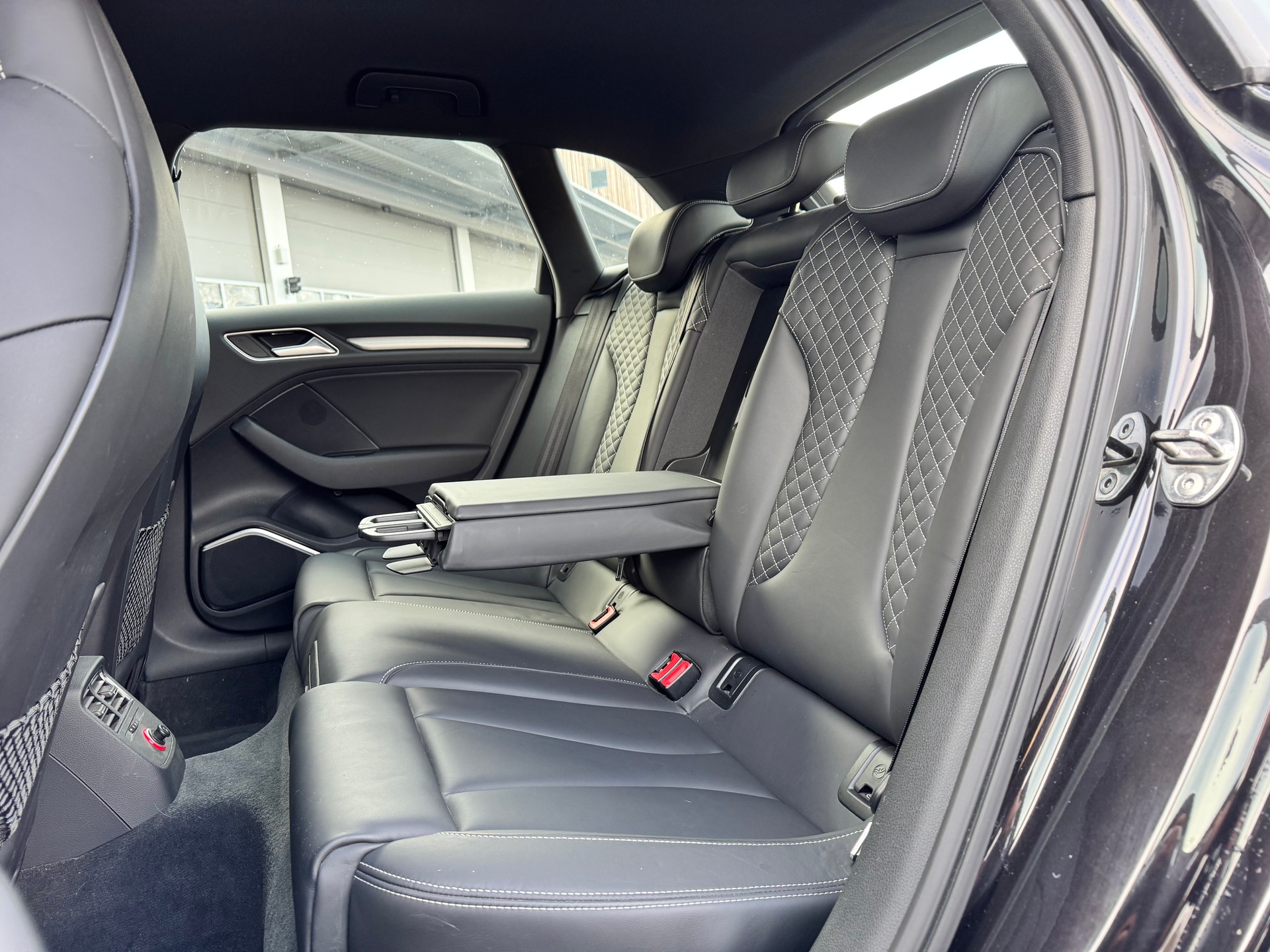 AUDI S3 Sportback 2.0 TFSI quattro S-tronic-image-9