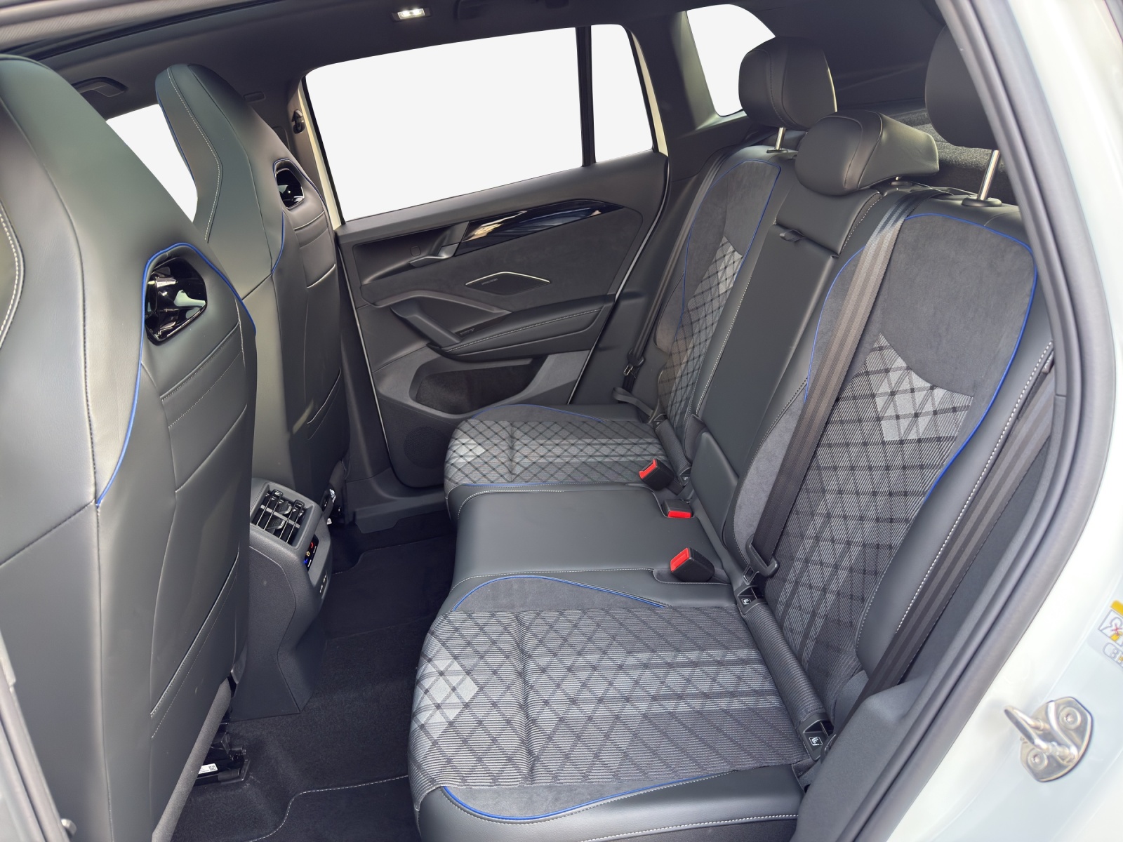 VW Tiguan 2.0 TSI DSG R-Line 4Motion-image-11