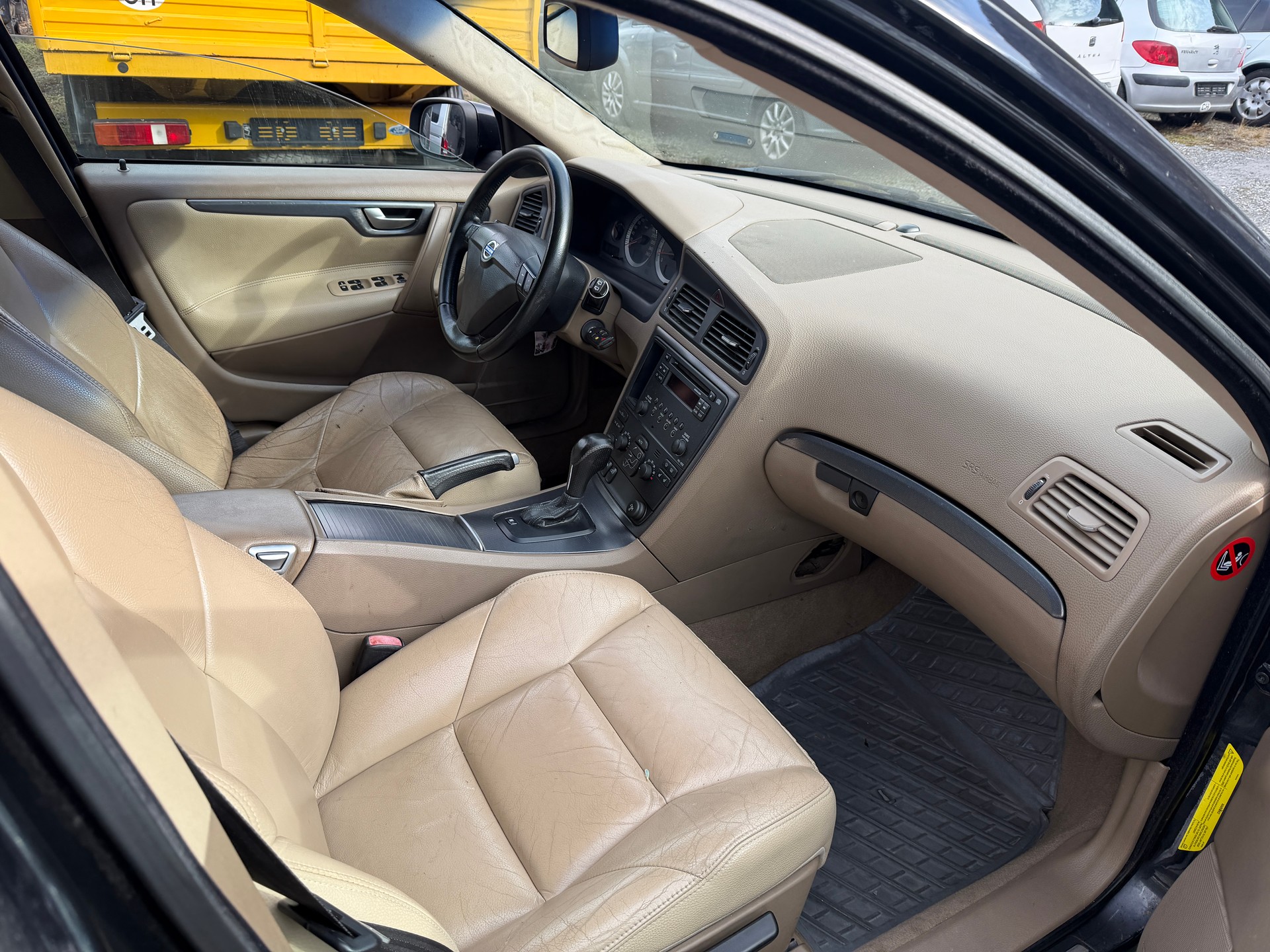 VOLVO V70 2.5T Stockholm Sport Geartronic-image-9