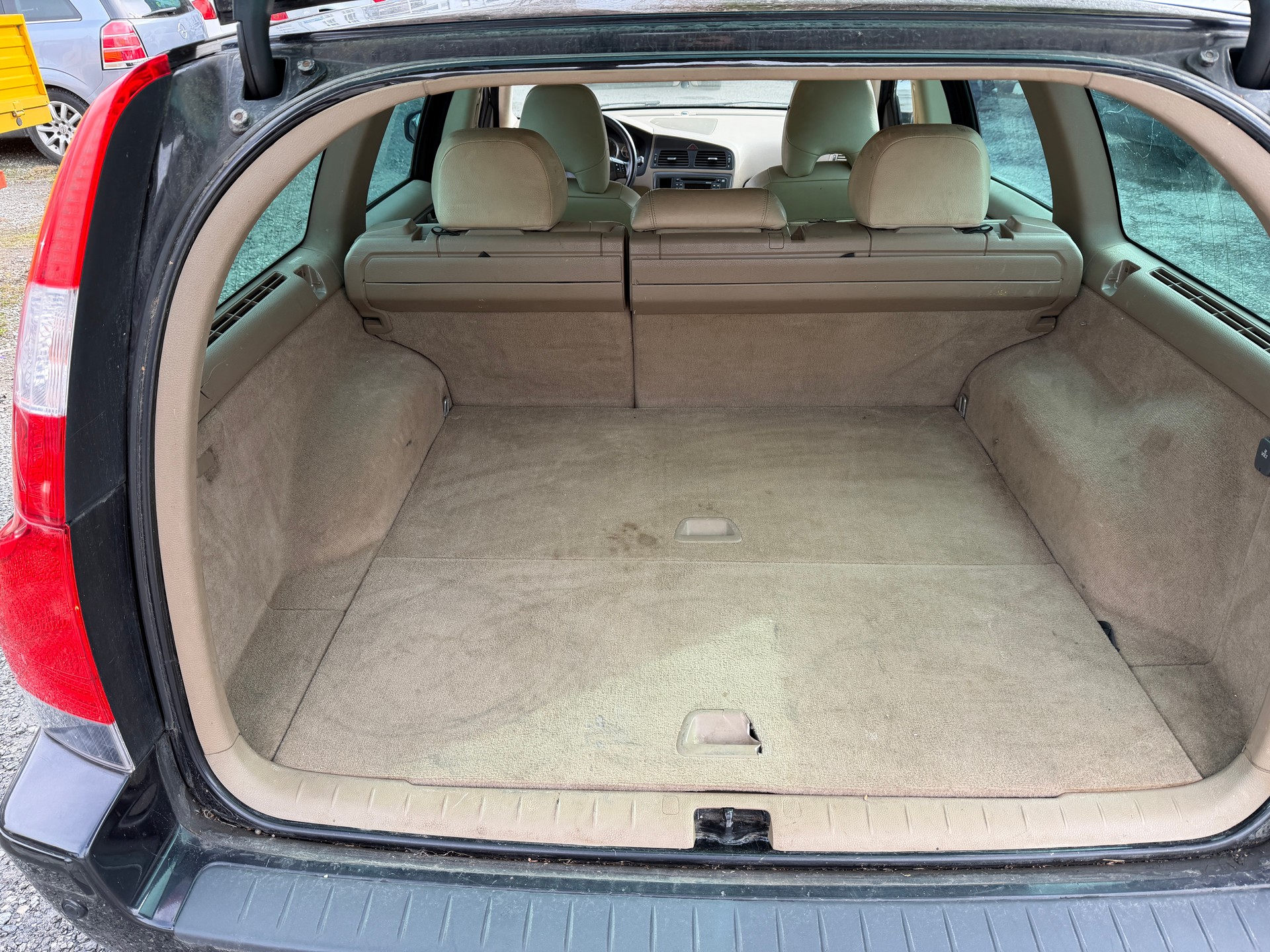 VOLVO V70 2.5T Stockholm Sport Geartronic-image-10