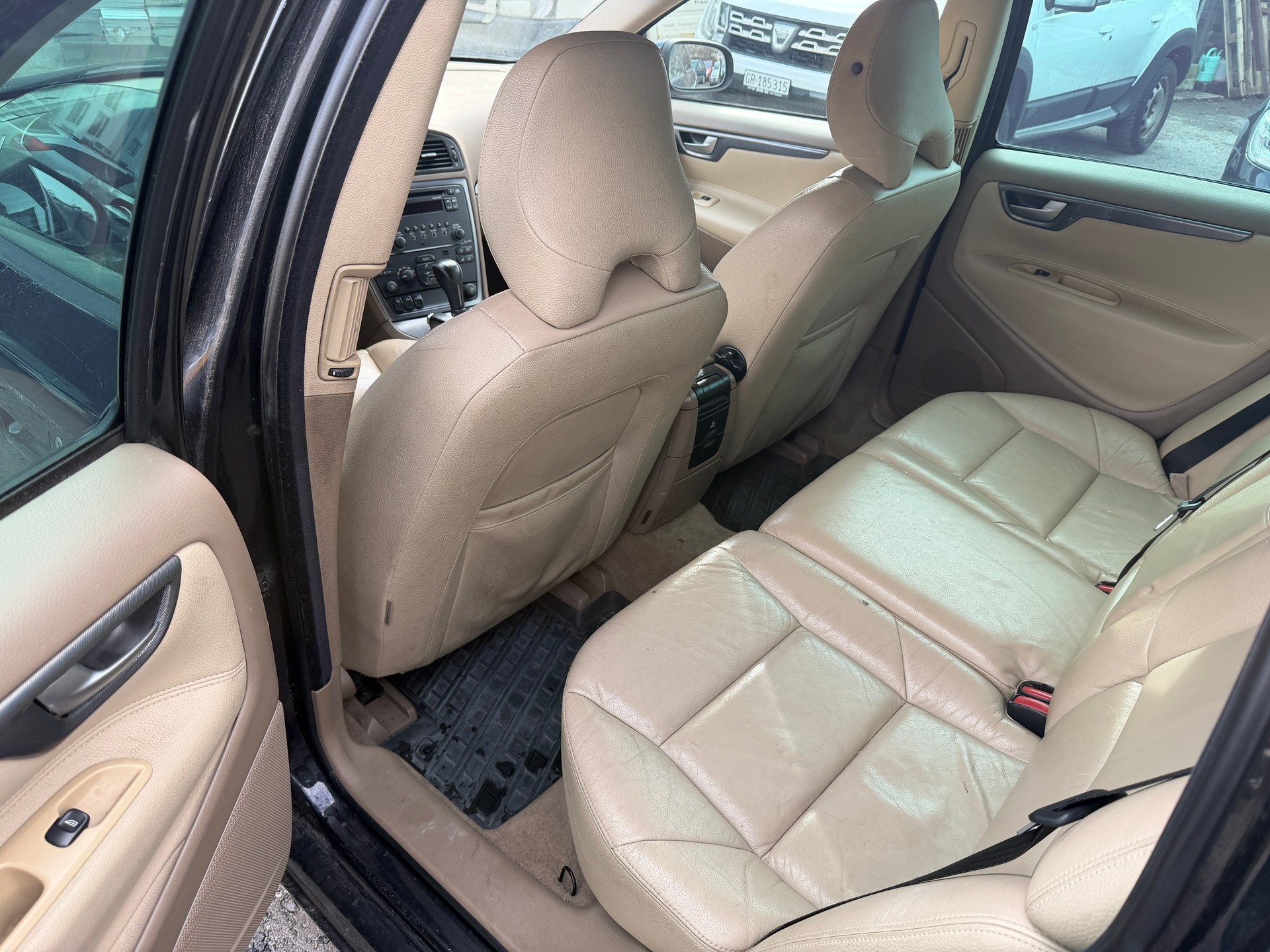 VOLVO V70 2.5T Stockholm Sport Geartronic-image-6