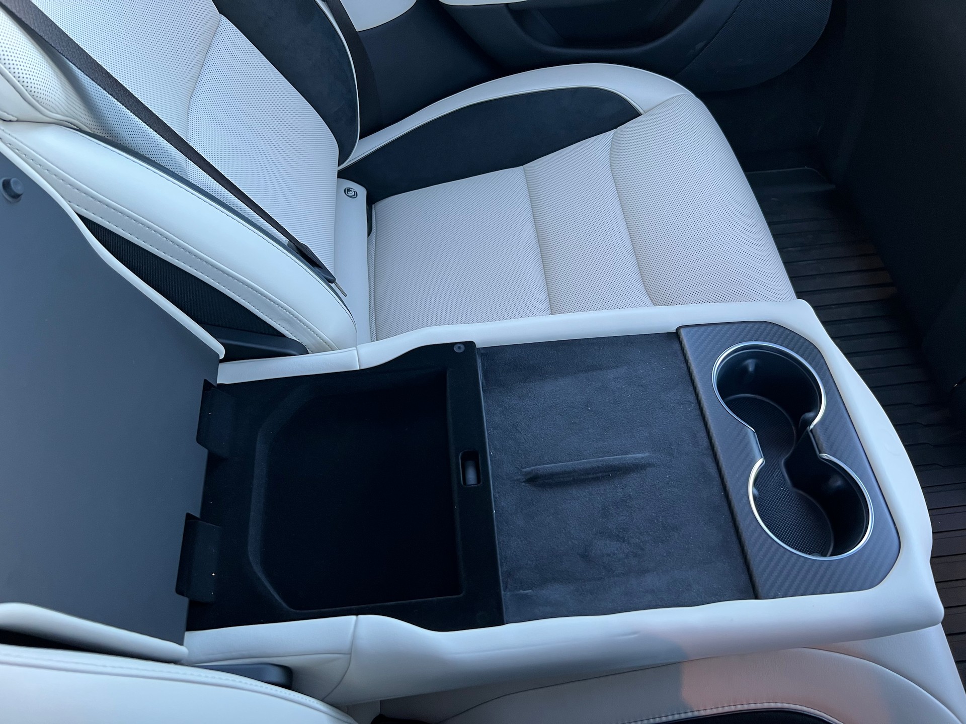 TESLA Model S 100 kWh Plaid (2025)-image-19