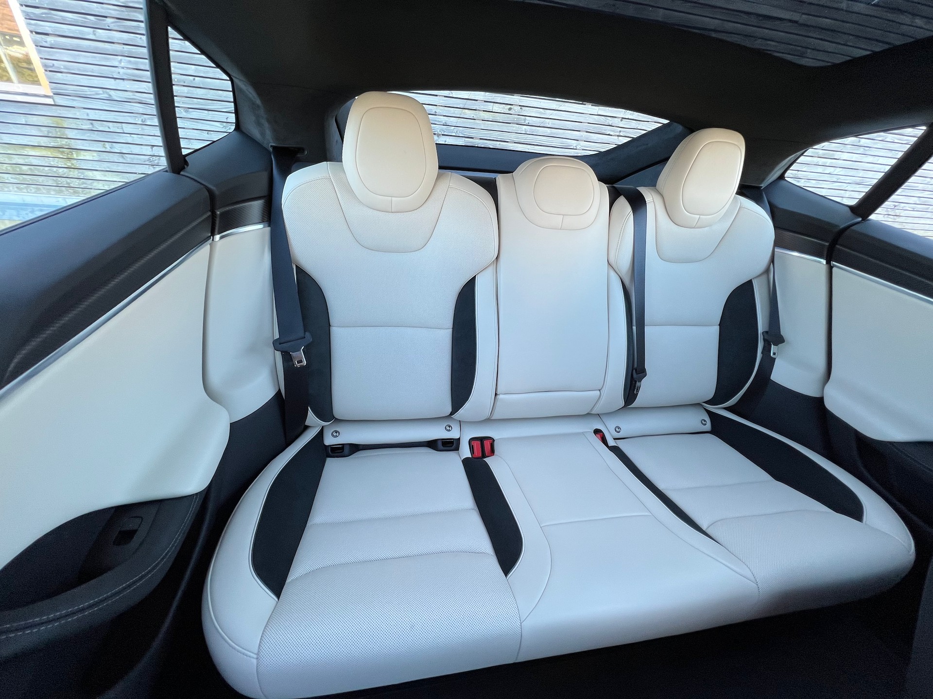 TESLA Model S 100 kWh Plaid (2025)-image-16
