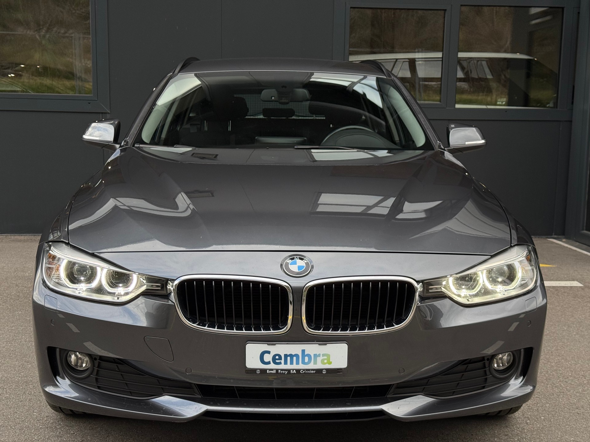 BMW 320d xDrive Touring Steptronic-showroom-element-1