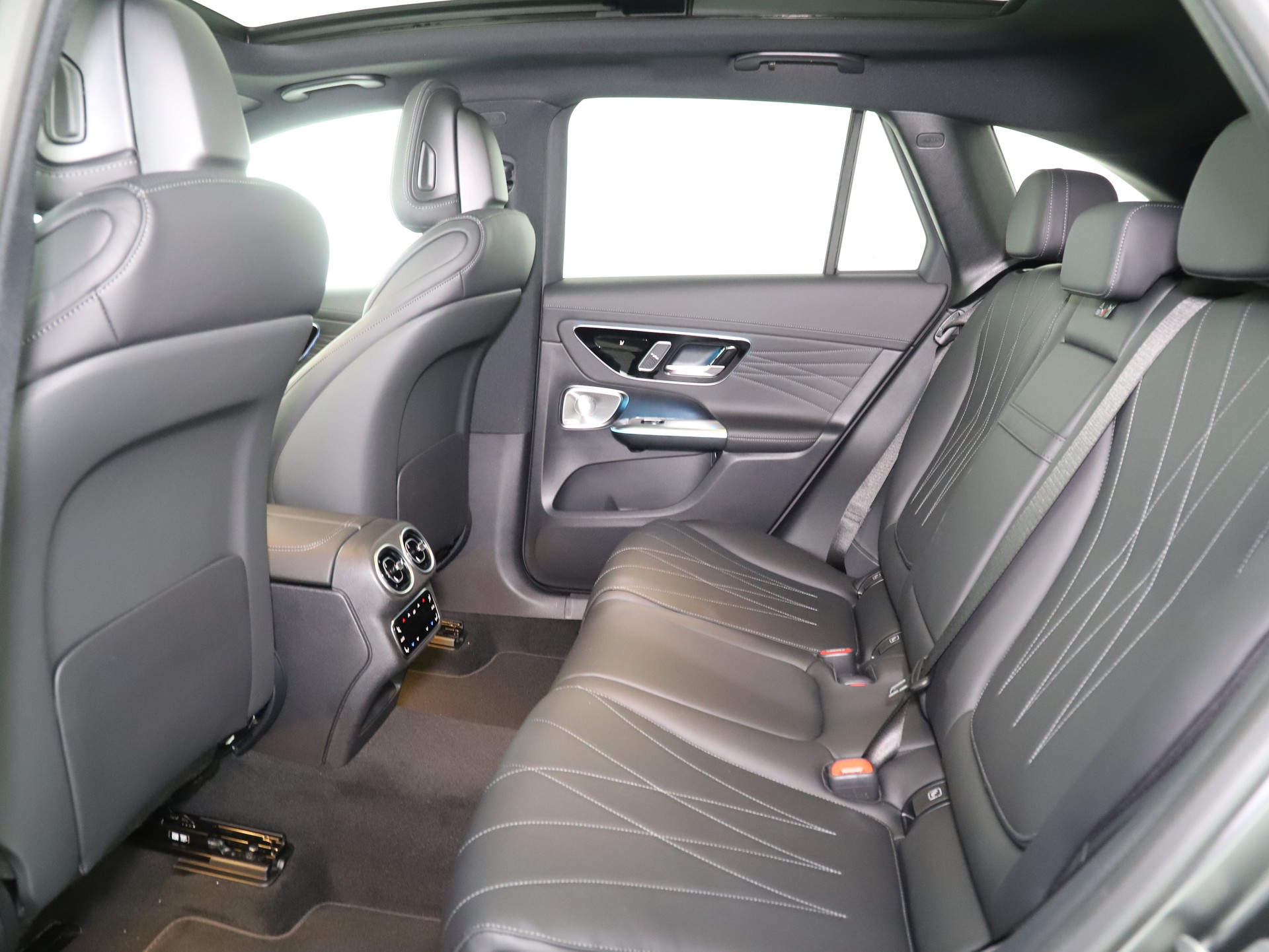 MERCEDES-BENZ GLC 400 e 4M EQ Star-image-10