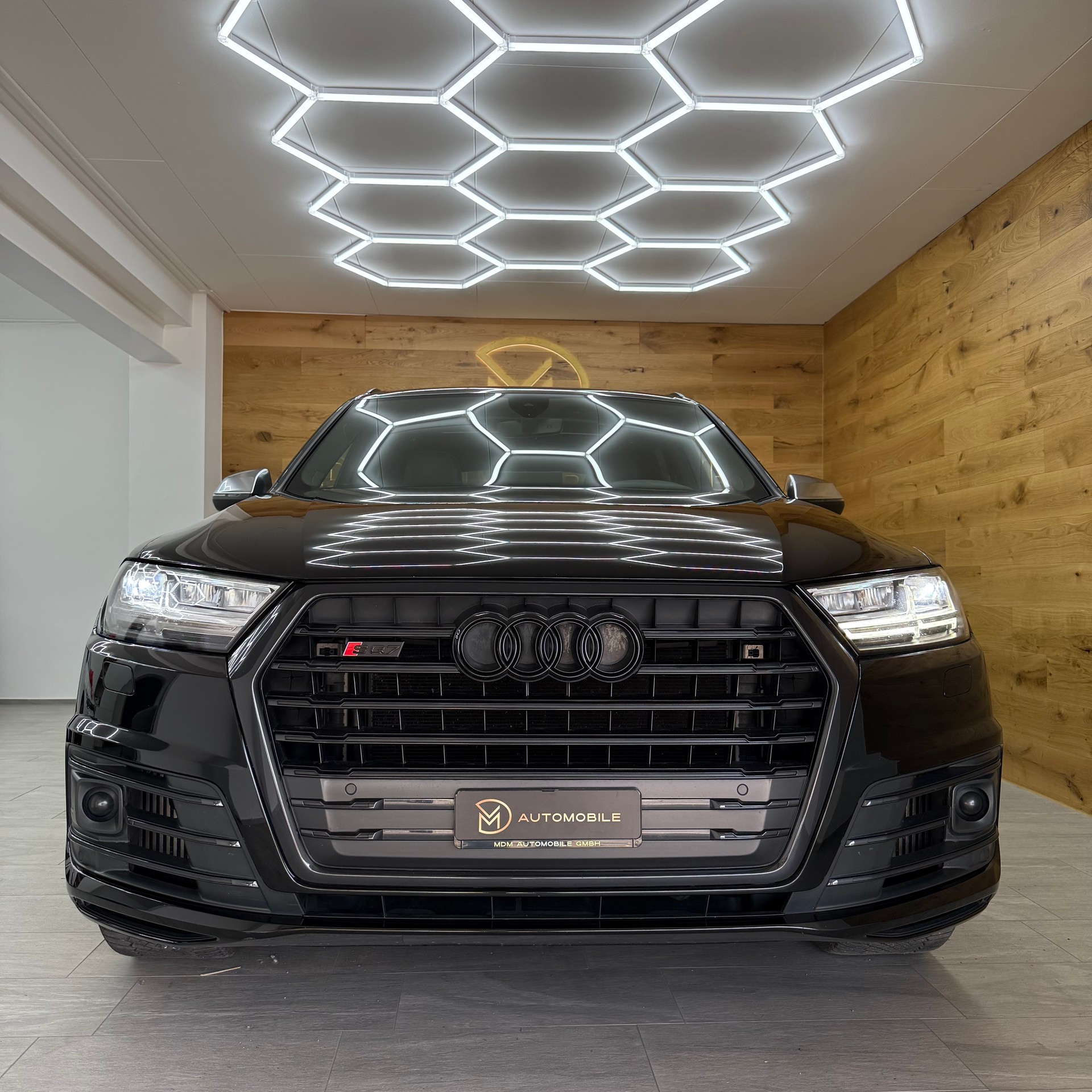 AUDI SQ7 4.0 TDI quattro tiptronic *Frisch Service*MFK*8 Fach*7 Sitzer*12 Monate Garantie*-showroom-element-2