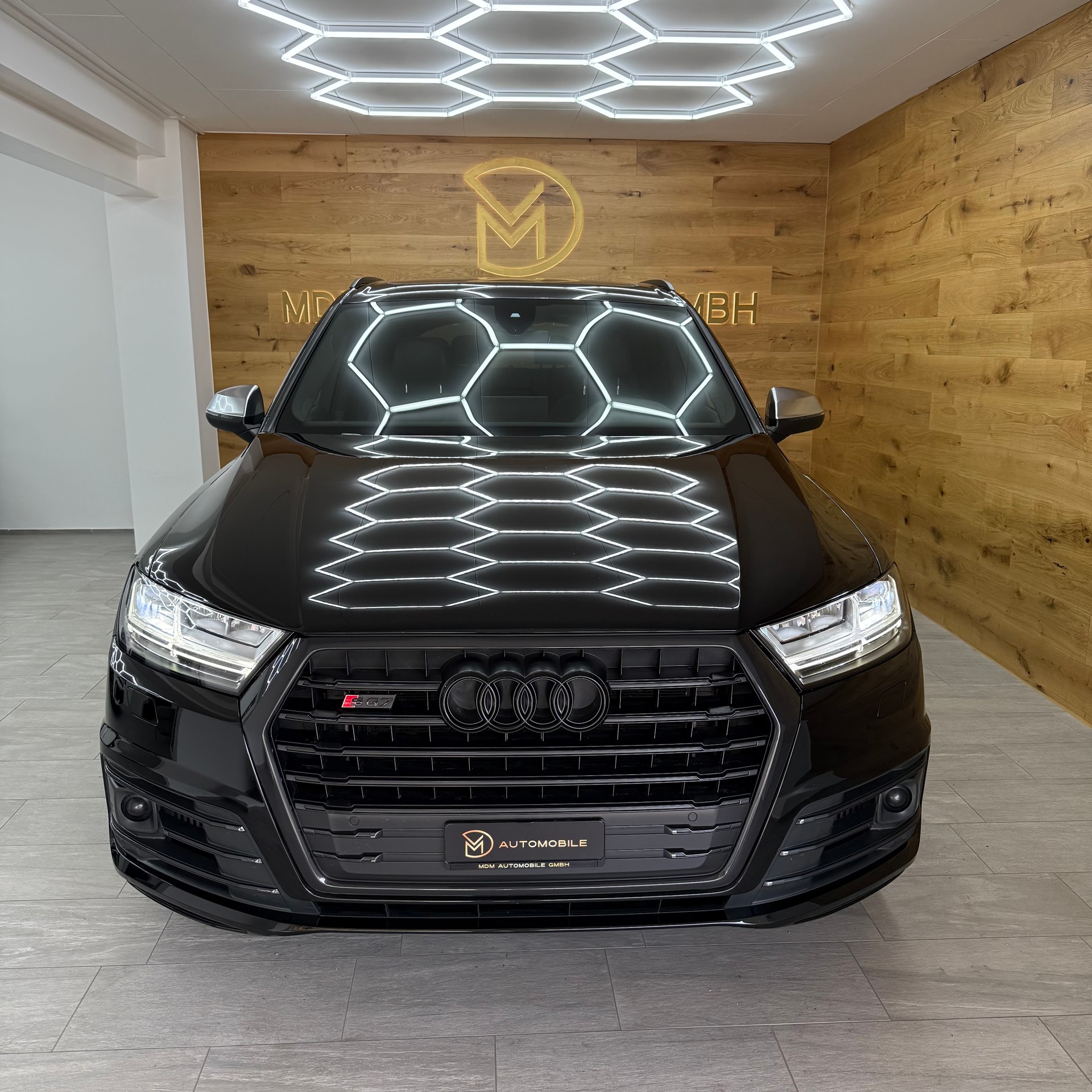 AUDI SQ7 4.0 TDI quattro tiptronic *Frisch Service*MFK*8 Fach*7 Sitzer*12 Monate Garantie*-showroom-element-3