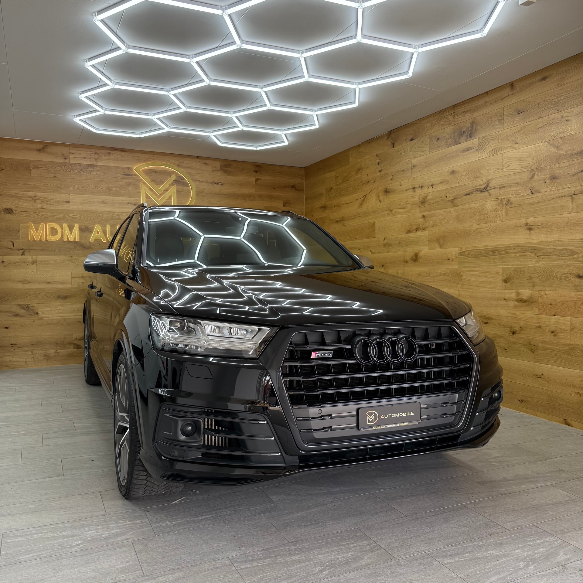 AUDI SQ7 4.0 TDI quattro tiptronic *Frisch Service*MFK*8 Fach*7 Sitzer*12 Monate Garantie*