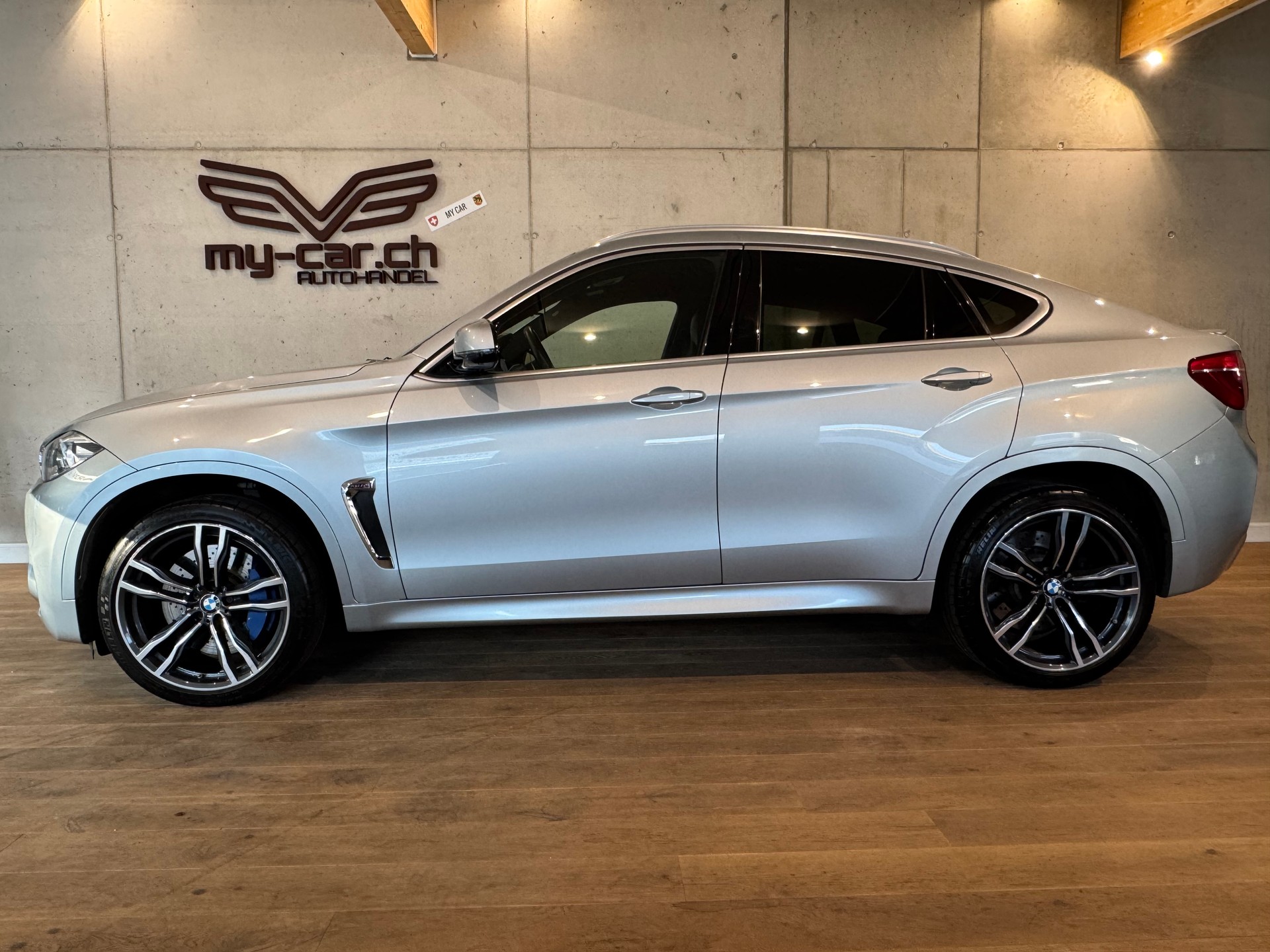 BMW X6M Steptronic || B&O || 360 || INDIVIDUAL || ALCANTARA DACHHIMMEL-showroom-element-3