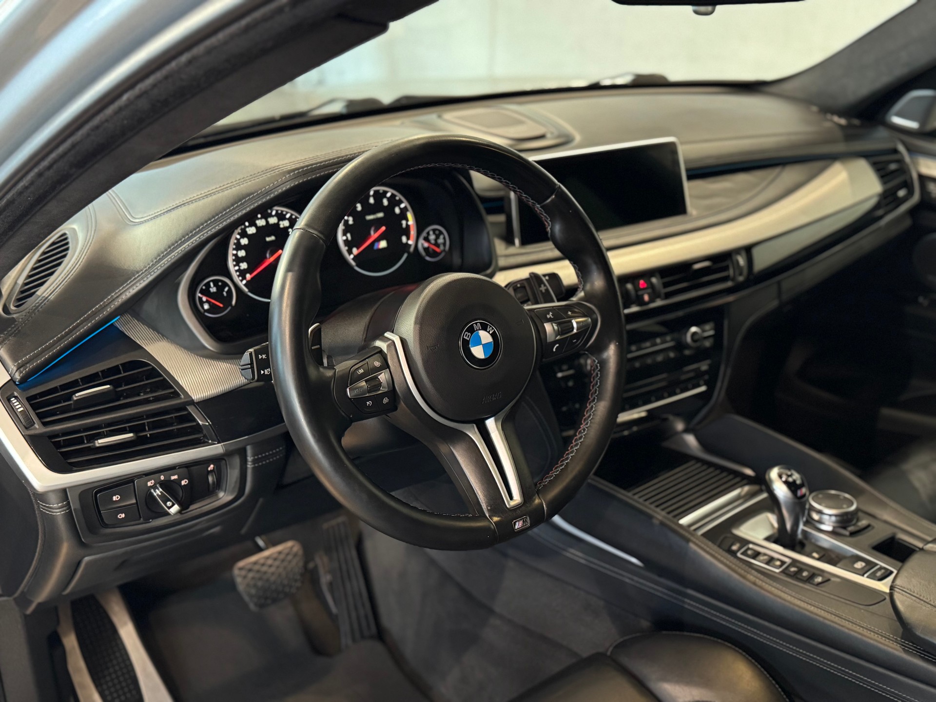 BMW X6M Steptronic || B&O || 360 || INDIVIDUAL || ALCANTARA DACHHIMMEL-image-19